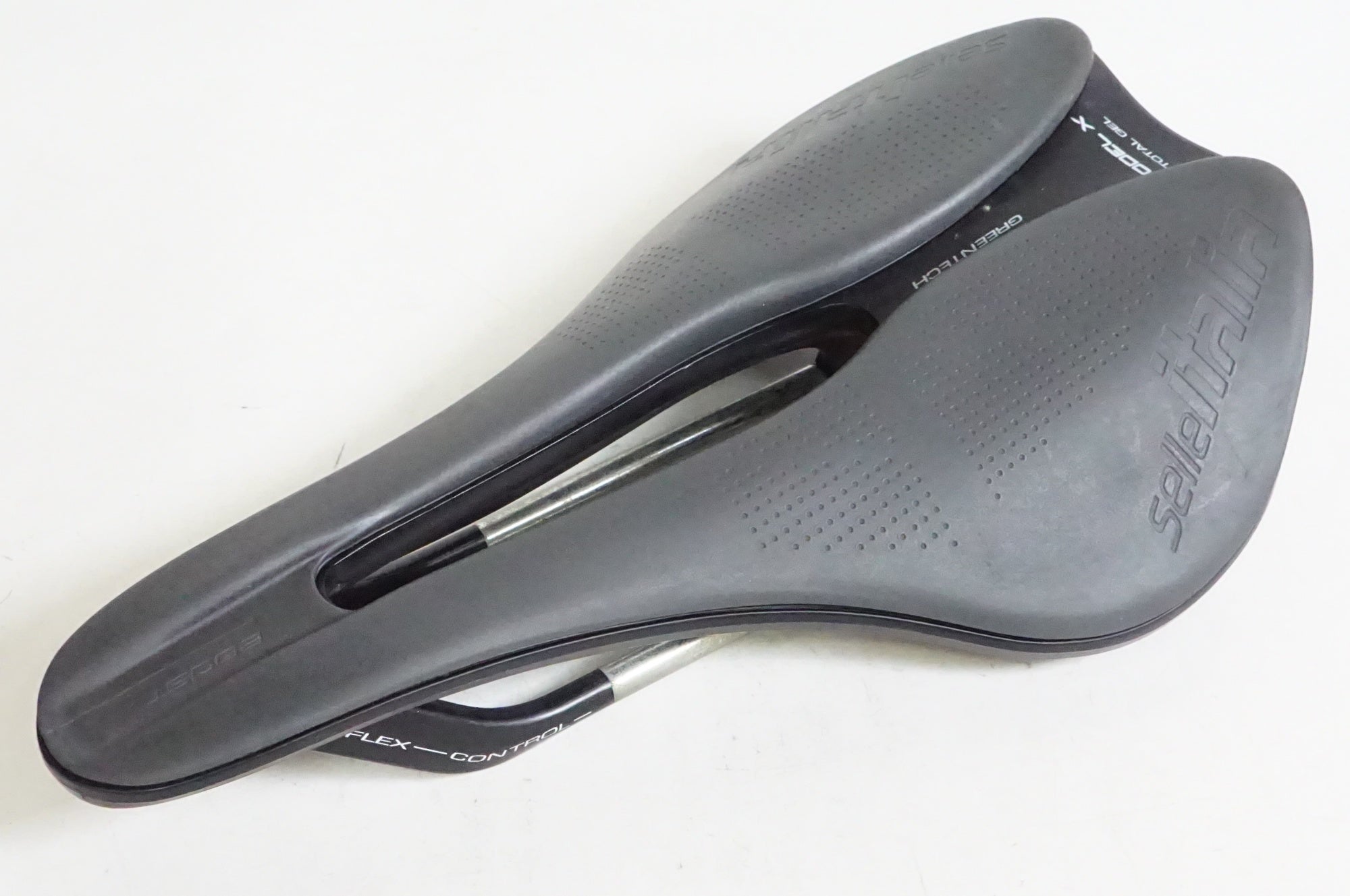 SELLE ITALIA 「セライタリア」 MODEL X SUPERFLOW サドル / 熊谷本店