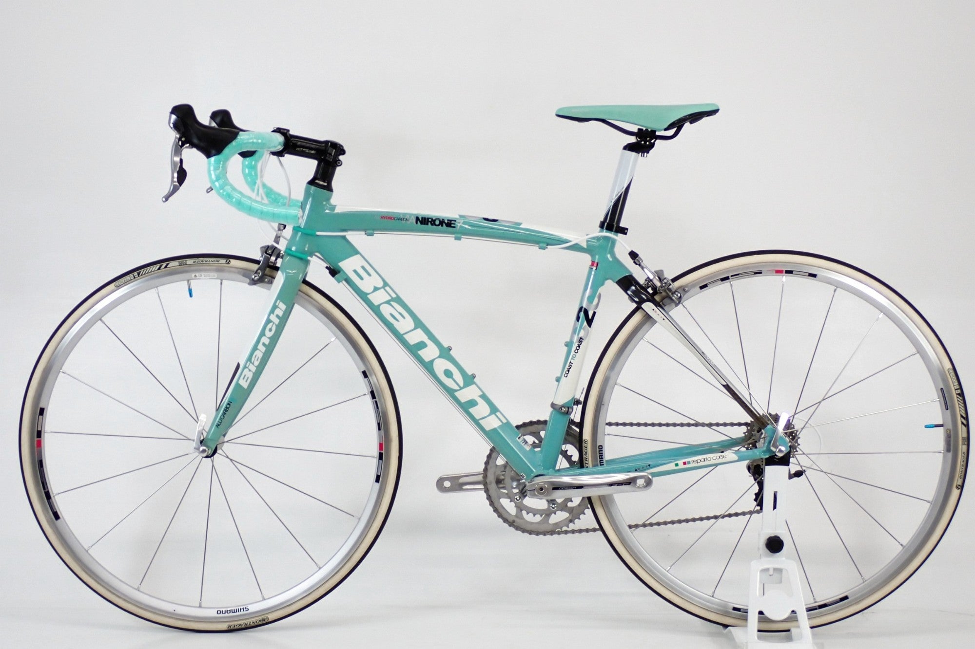 Bianchi ロードバイクフレーム Fizikサドル付き 自転車 Bianchi ロードバイクフレーム Fizikサドル付き