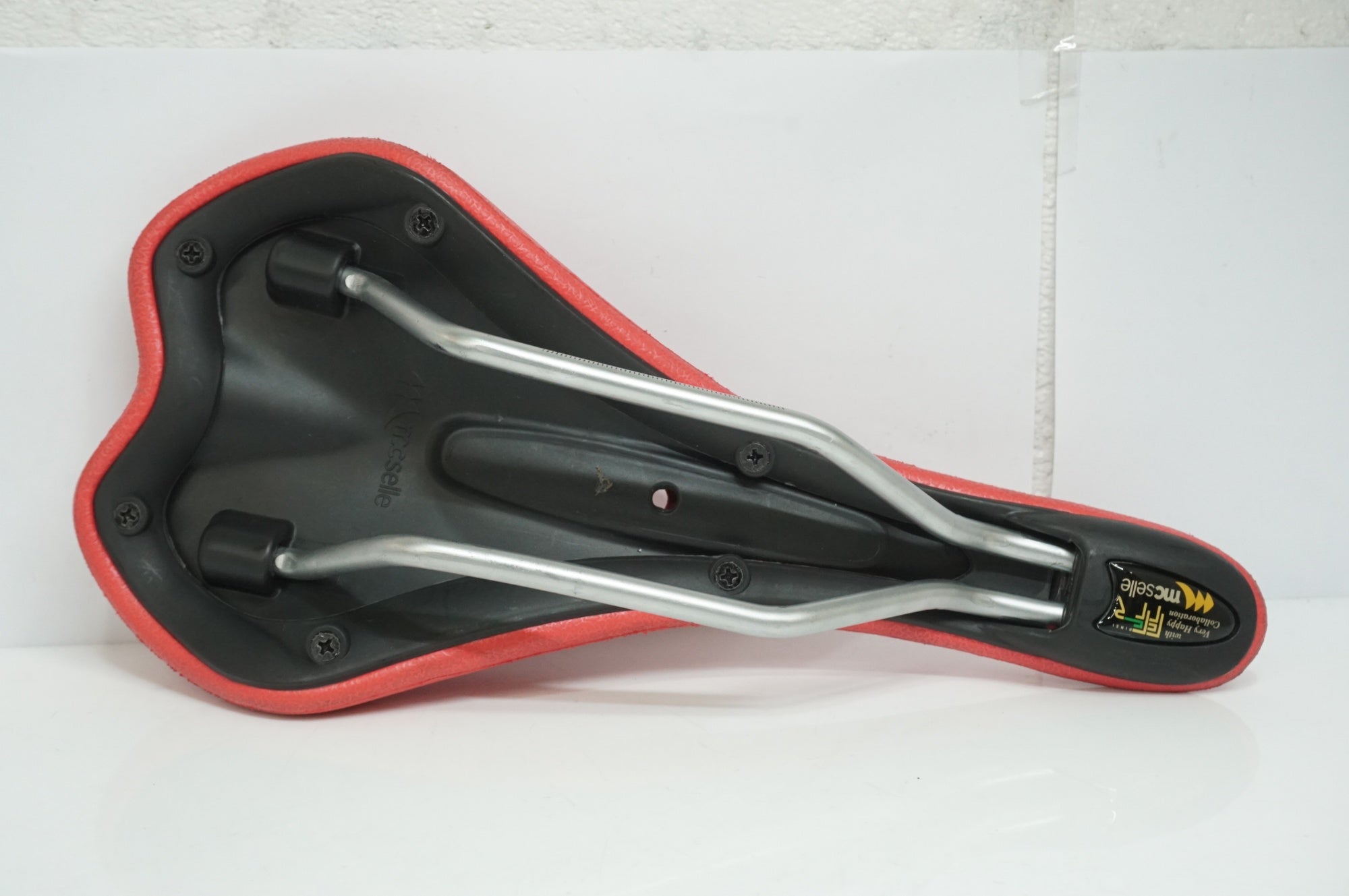 【新品】自転車サドル　MCselle マクセラ　サドル箱入り MC SELLE 「マクセラ」 サドル / 大宮店 ｜ バイチャリ公式オンライン