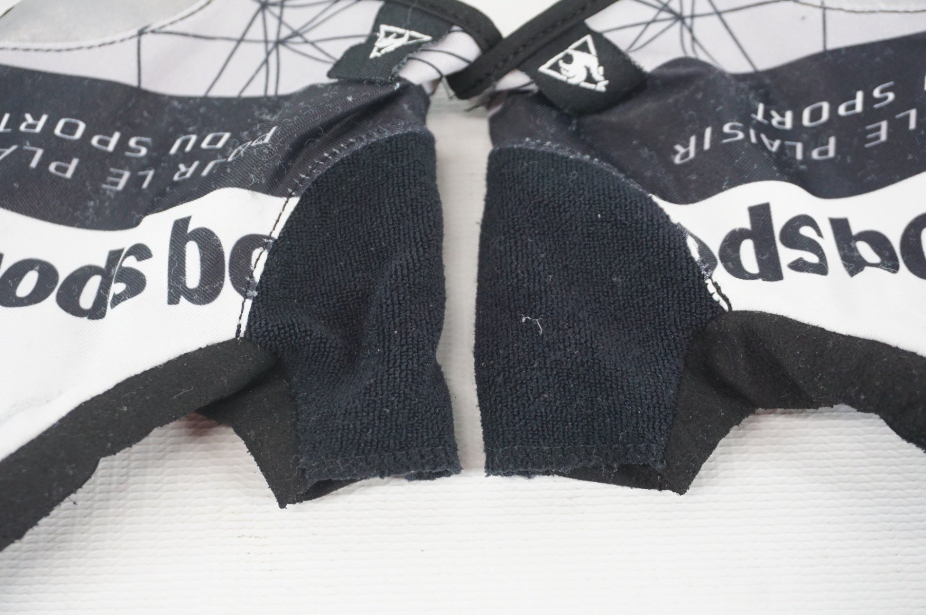 LE COQ SPORTIF 「ルコックスポルティフ」 Mサイズ 指切りグローブ / 阪急塚口店