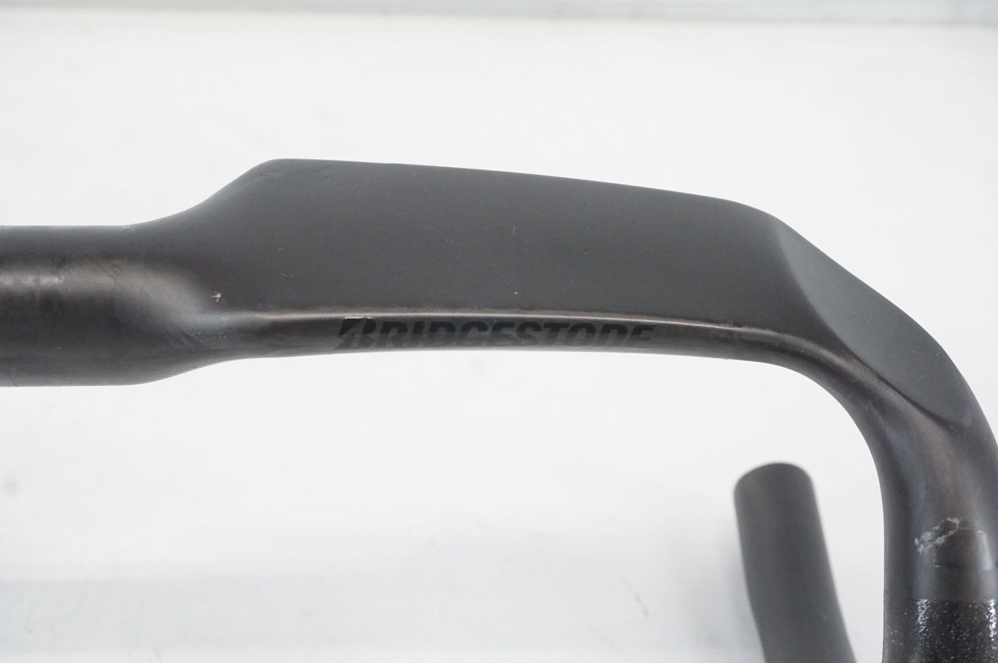 BRIDGESTONE 「ブリヂストン」 ANCHOR CARBON AERO HANDLE BAR Φ31.8 400mm ハンドル / 阪急塚口店