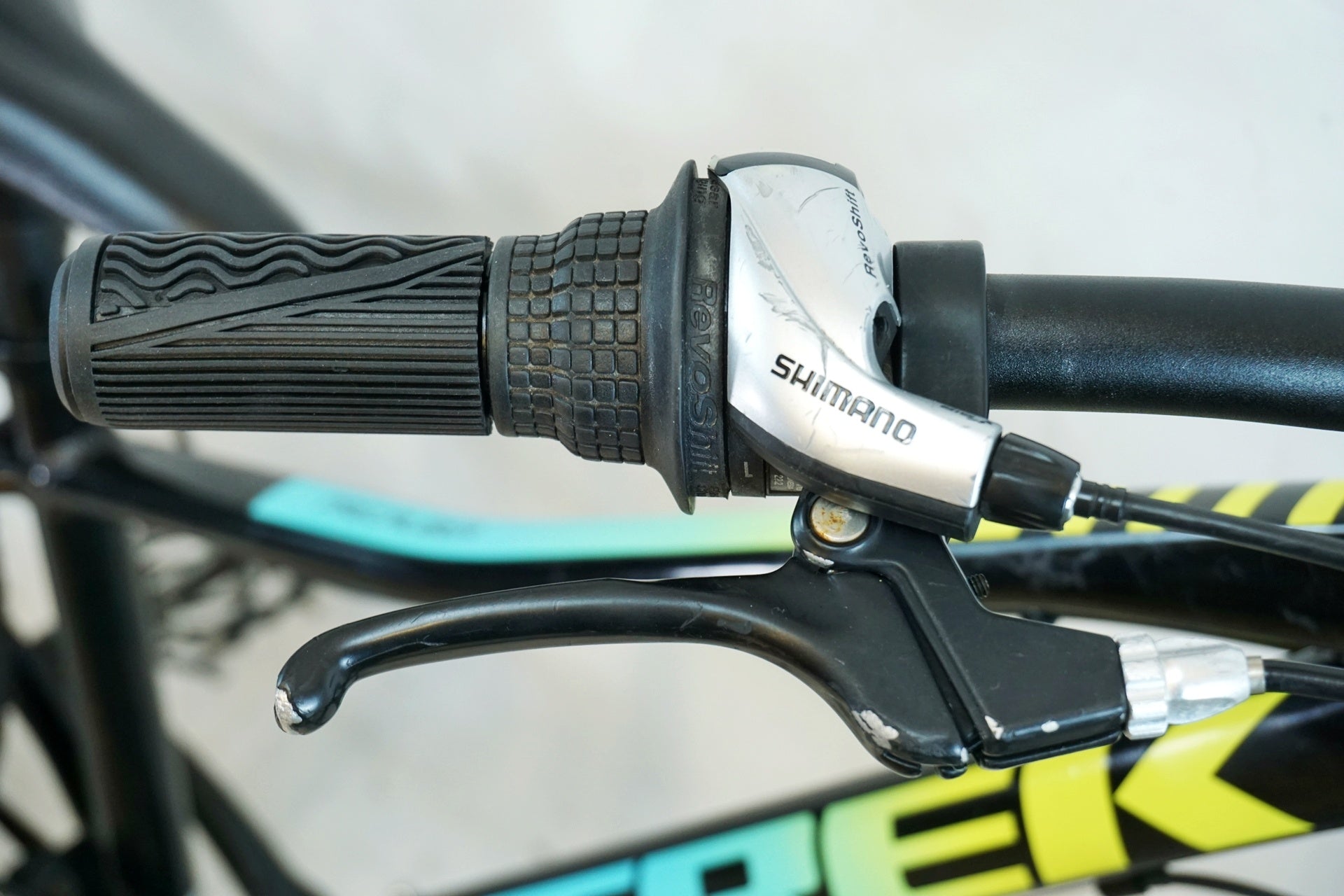 TREK 「トレック」 PRECALIBER 24 2023年モデル キッズバイク / 有明