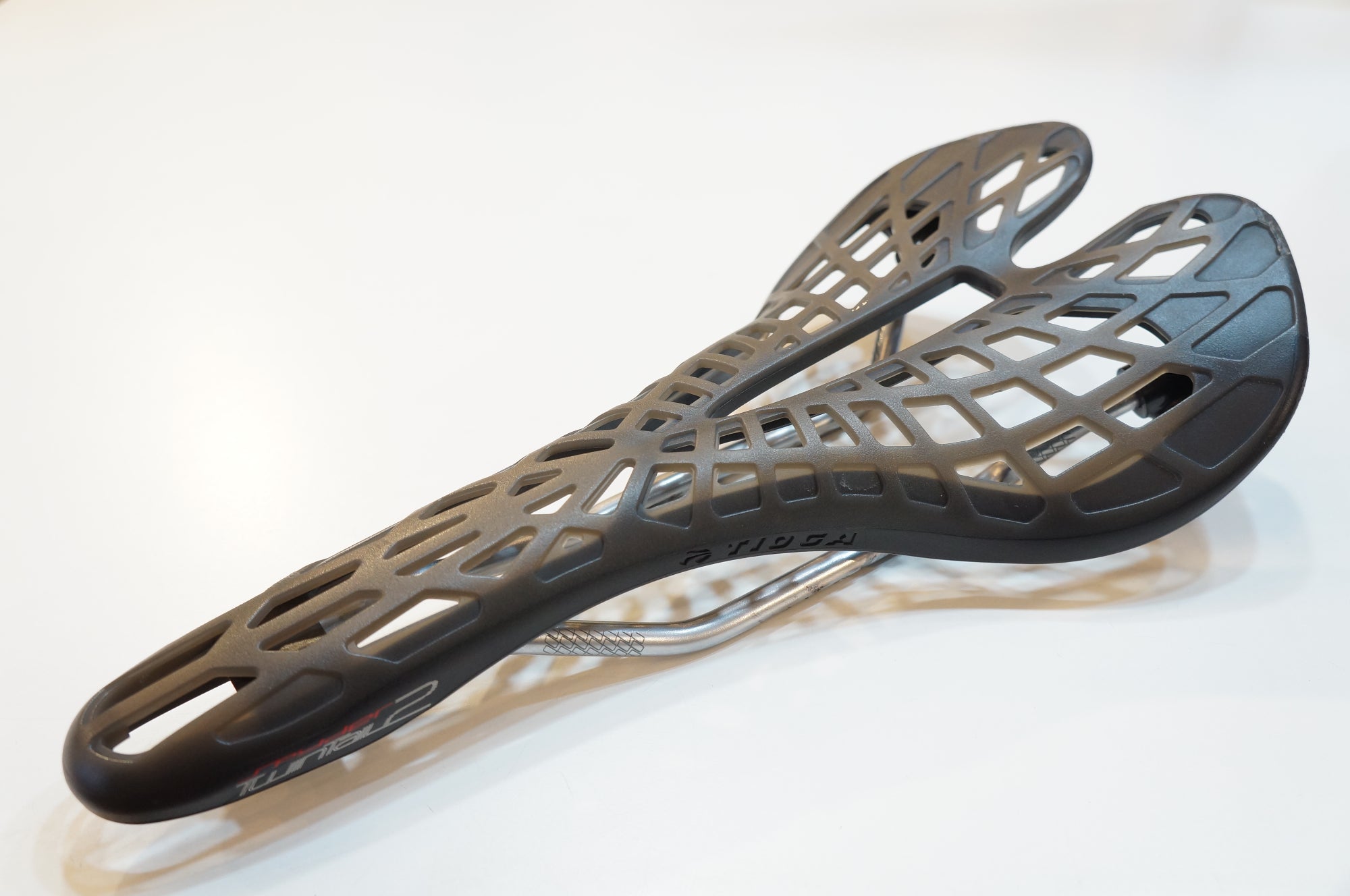 TIOGA 「タイオガ」 SPYDER TWTAL2 サドル / バイチャリ浦和ベース