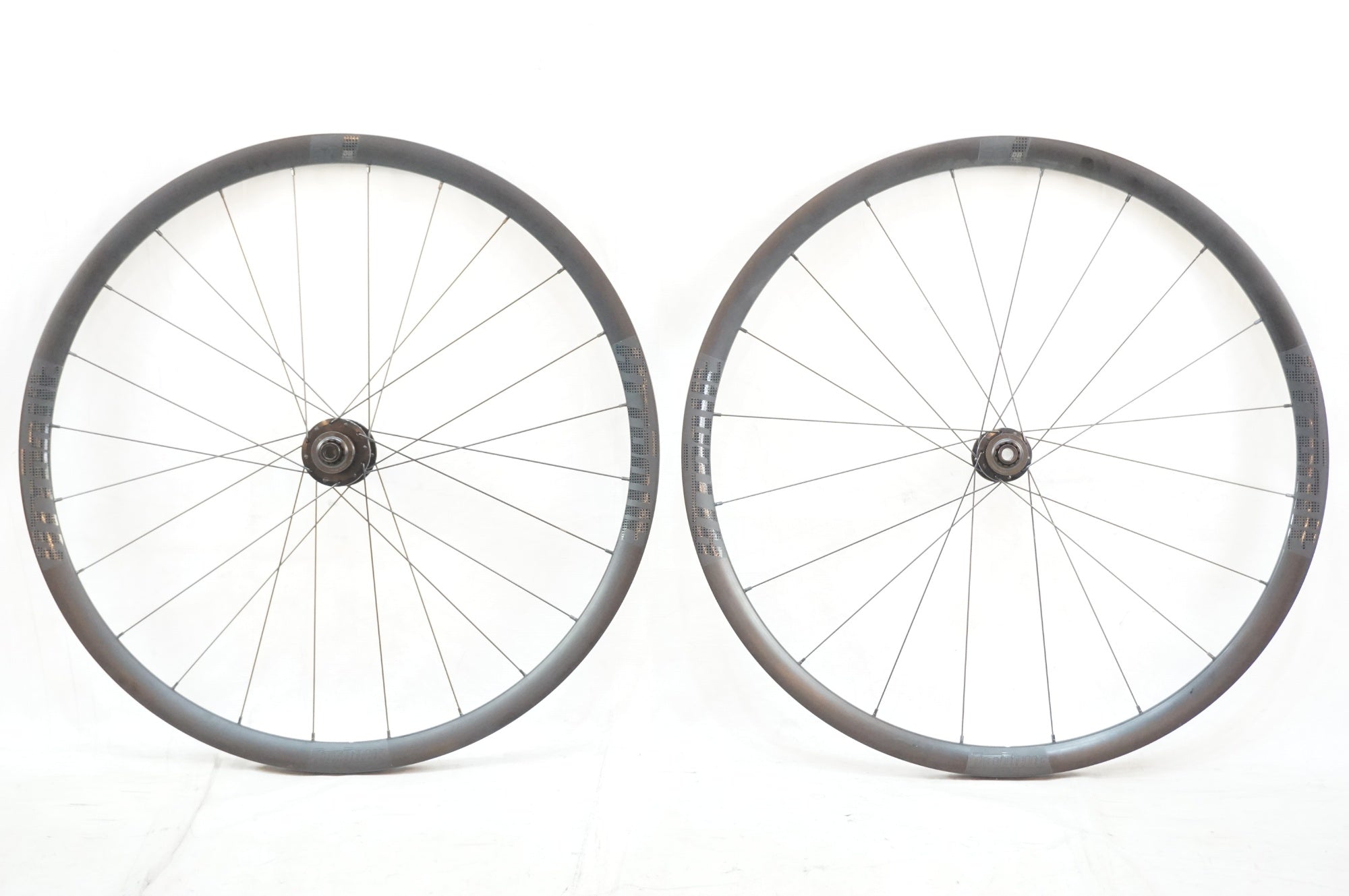 ATTAQUE 「アタッキ」 30DB SHIMANO 12S ホイールセット / 浦和ベース