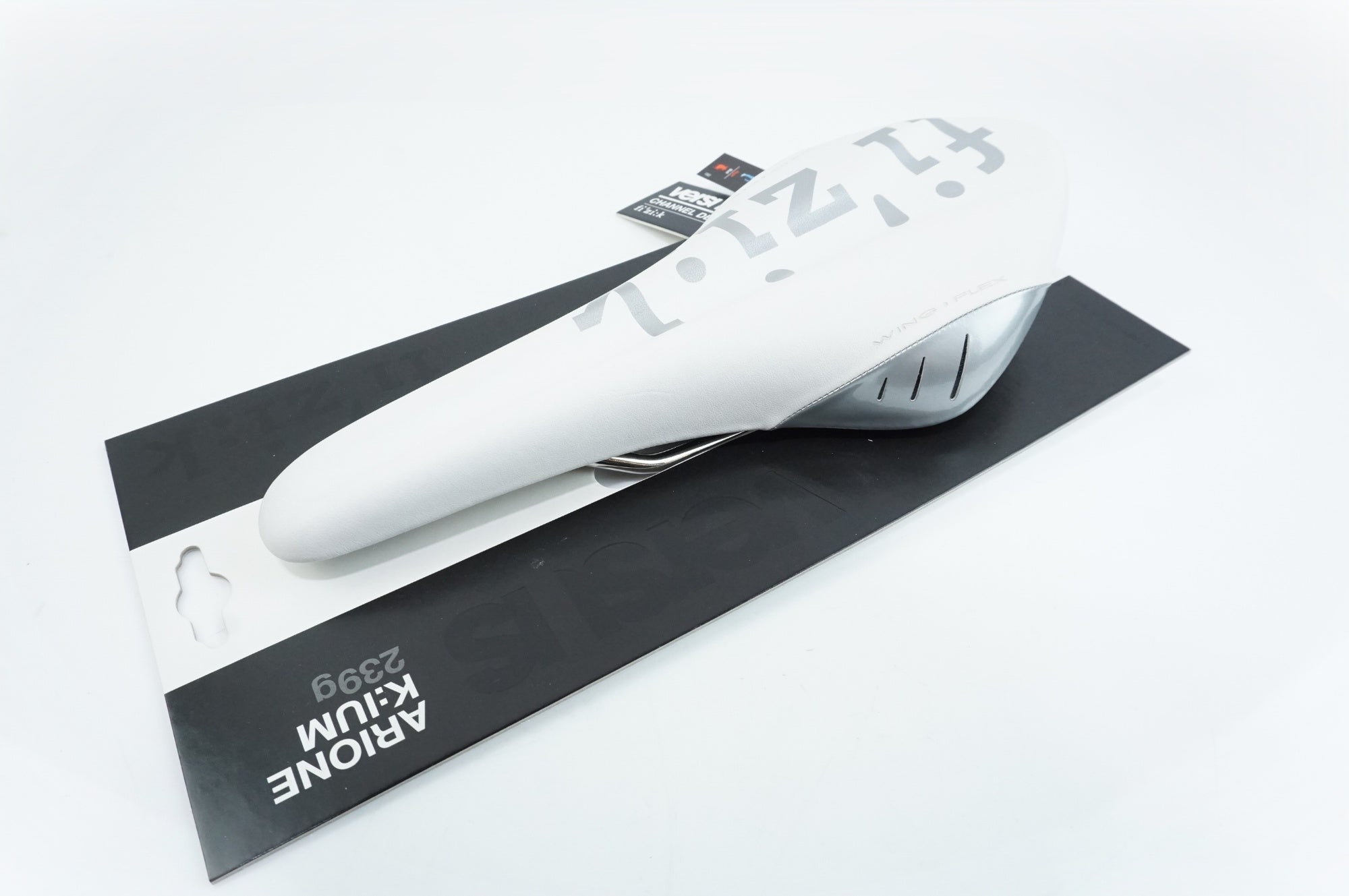 FIZIK 「フィジーク」 ALIANTE VERSUS K:IUM 239g サドル / 中