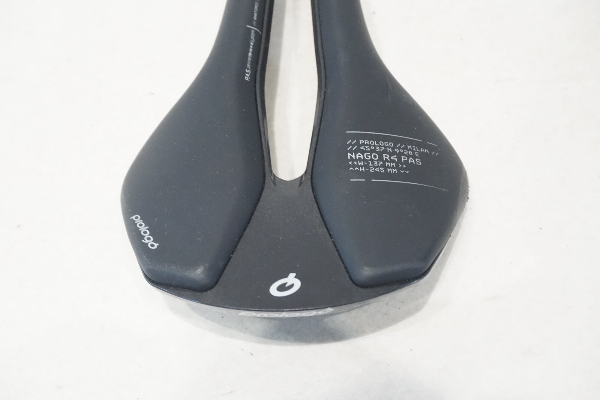 PROLOGO 「プロロゴ」 NAGO R4 PAS 3D NACK カーボンレール サドル