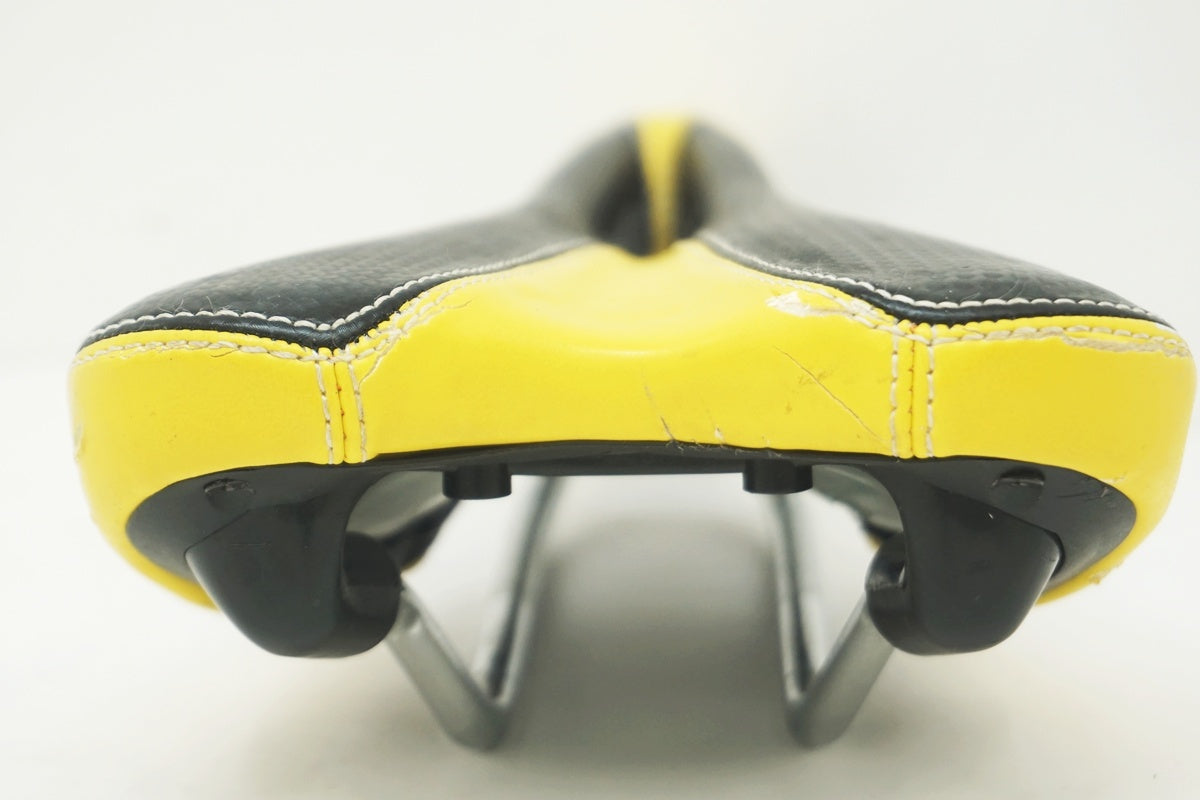 VELO 「ベロ」 サドル / 大阪美原北インター店