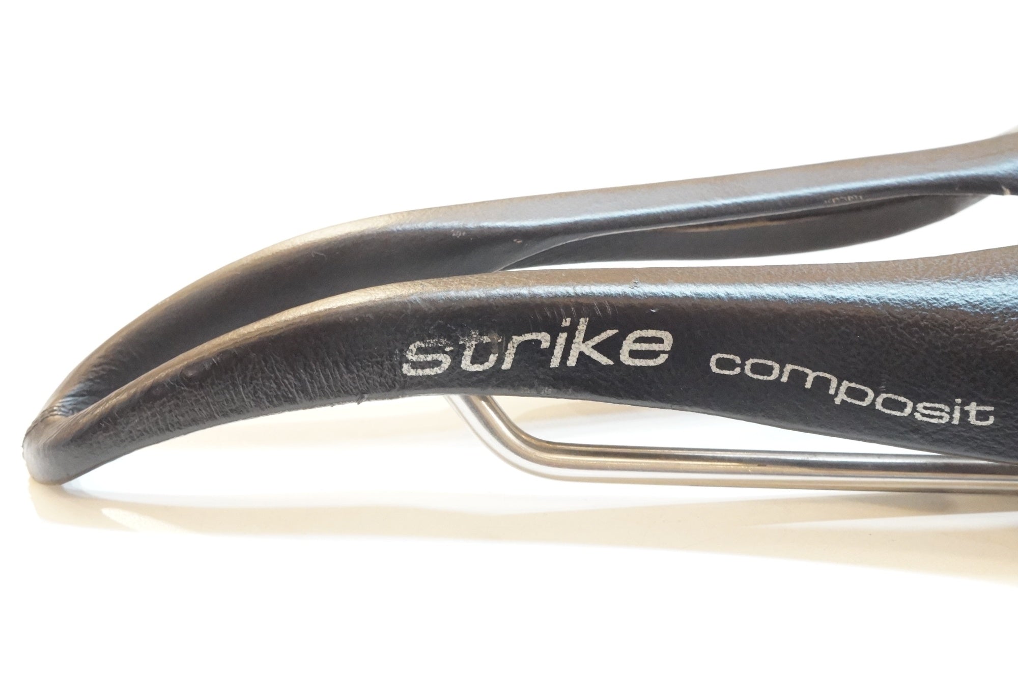 SELLE SMP 「セラエスエムピー」 STRIKE COMPOSIT サドル / バイチャリ浦和ベース