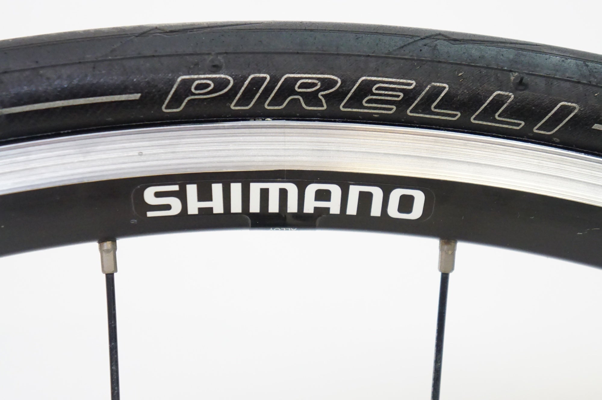 SHIMANO WH-RS100 オマケで未使用タイヤ付き SHIMANO WH-RS100 オマケで未使用タイヤ付き