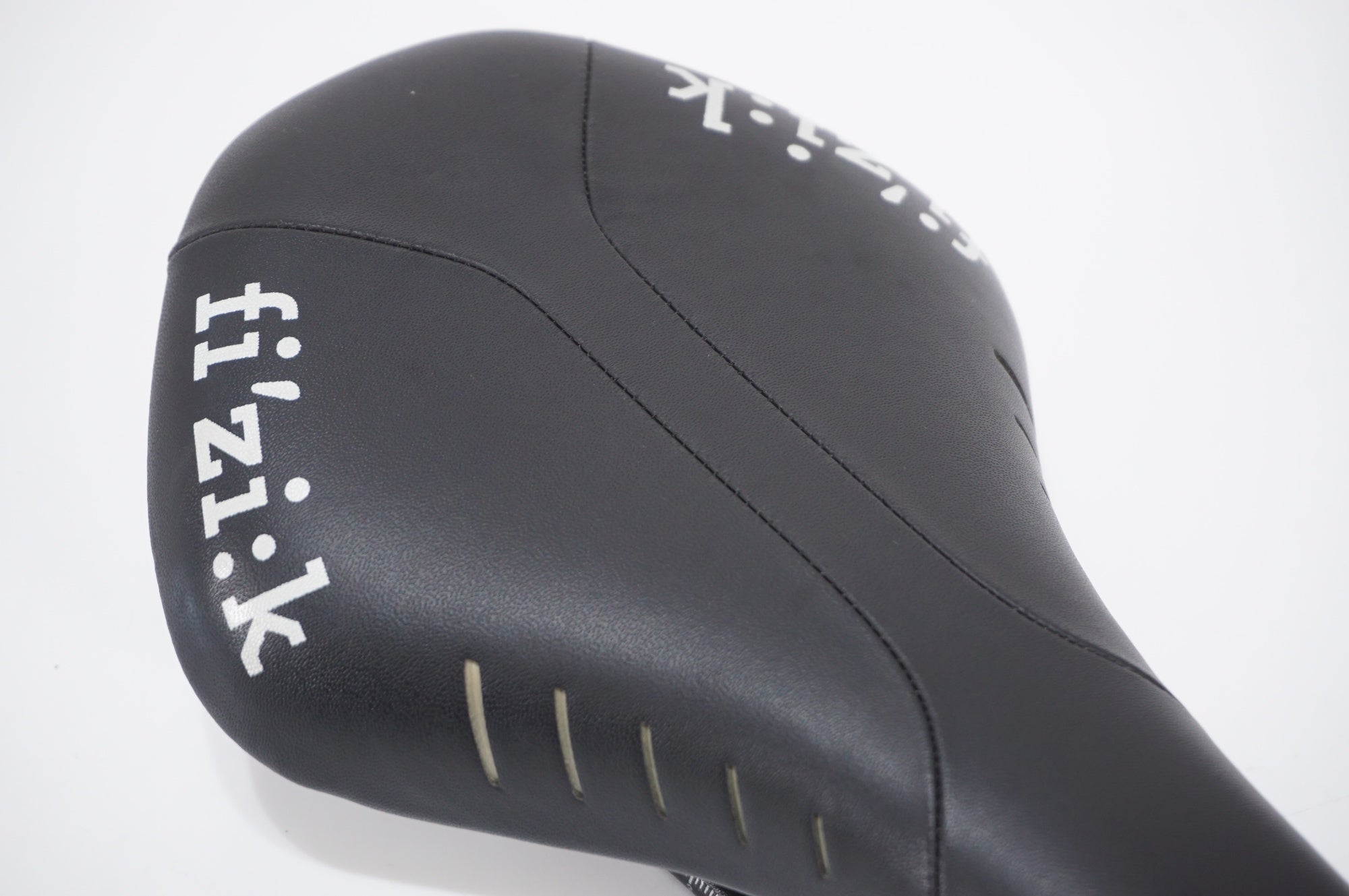 3D構造　fizik ANTARES 139㎜　フィジークサドル　箱付 FIZIK 「フィジーク」 ANTARES サドル / AKIBA店 ｜ バイチャリ