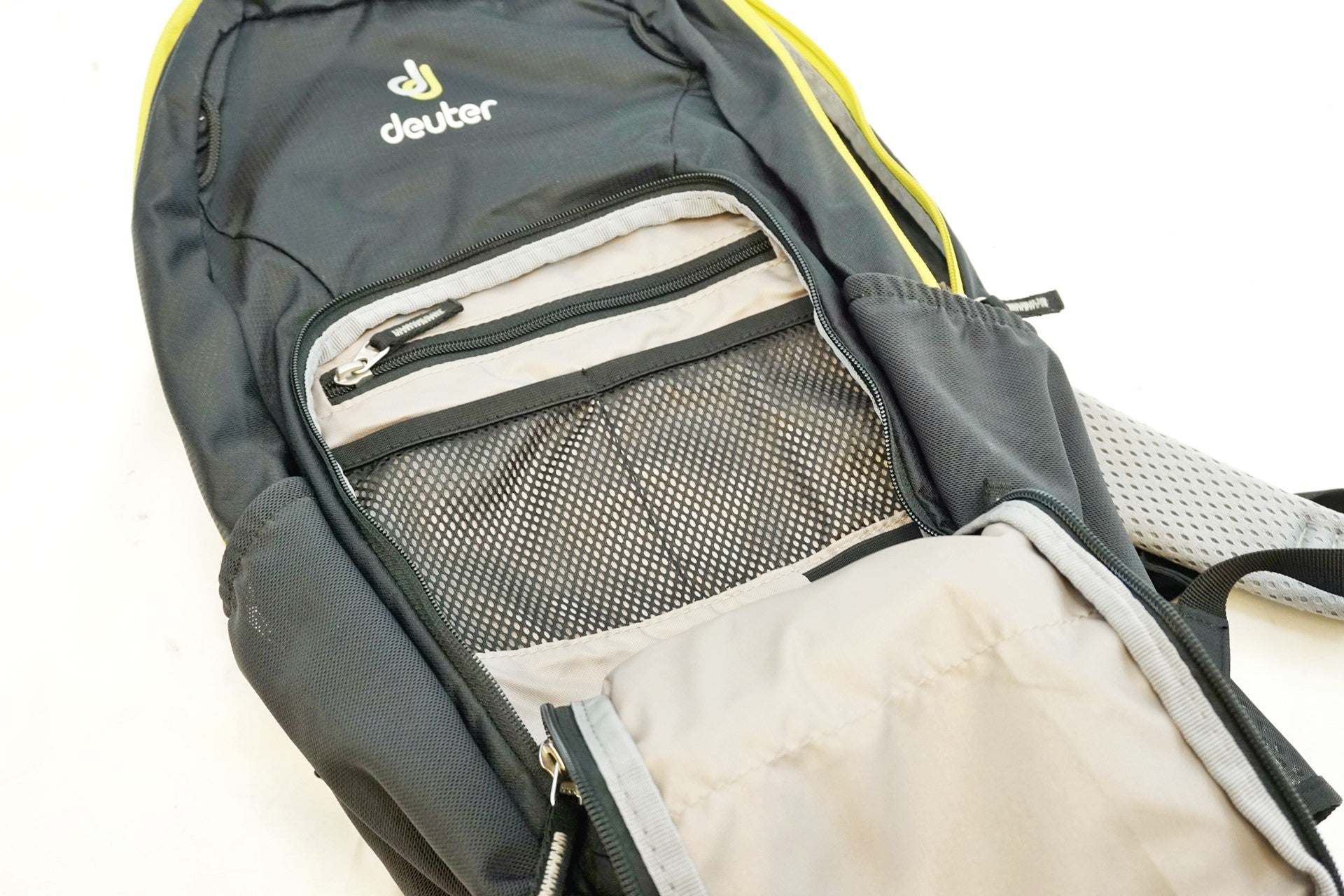 キチキチ【美品】deuter（ドイター）　BIKE1 20 Deuter Bike One 20(ドイター バイクワン 20リットル）