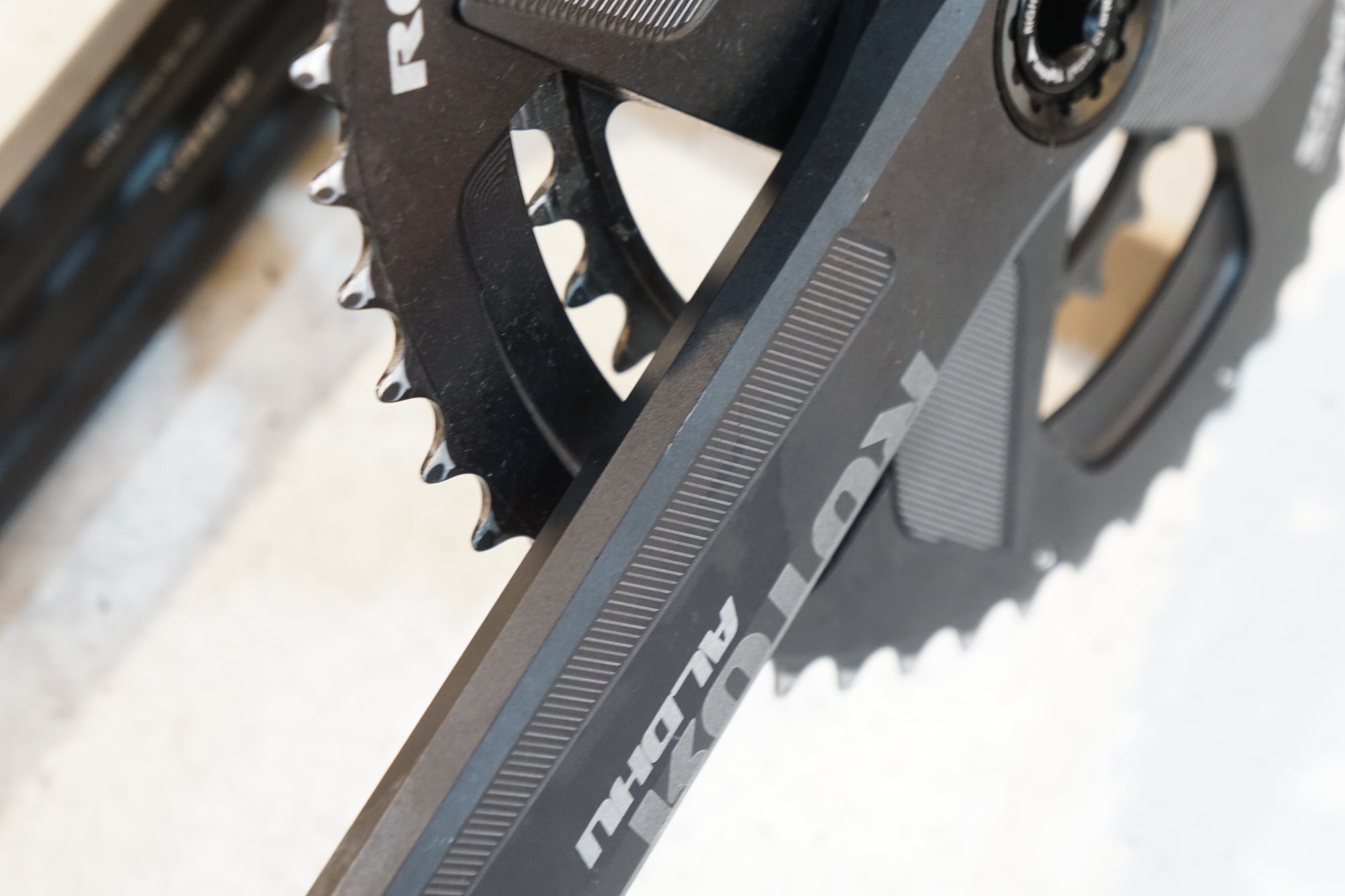 ROTOR 「ローター」 ALDHU+Q-RINGS 165mm 48-32T クランク