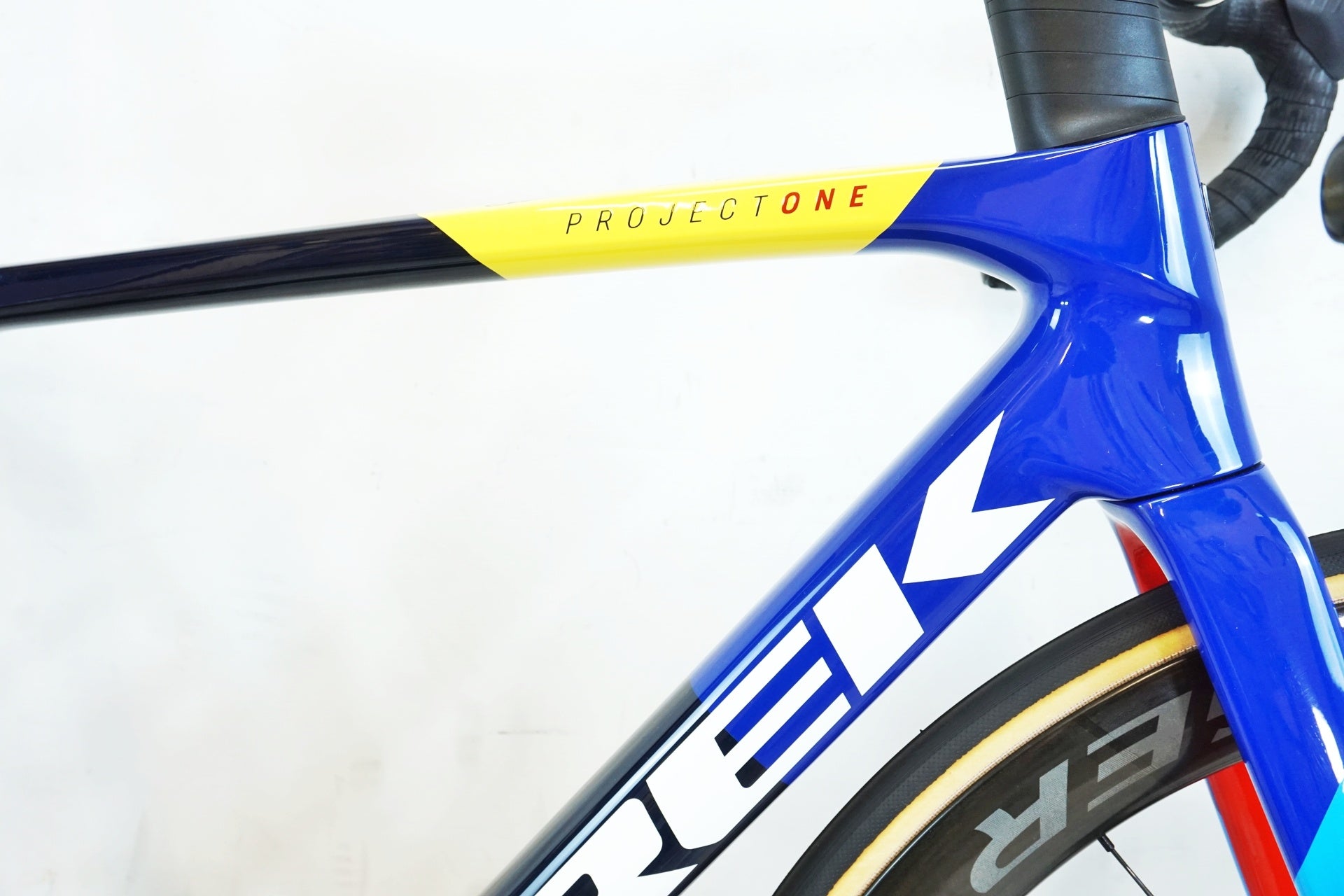 TREK 「トレック」 MADONE SLR9 AXS GEN8 2025年モデル ロードバイク / 有明ガーデン店