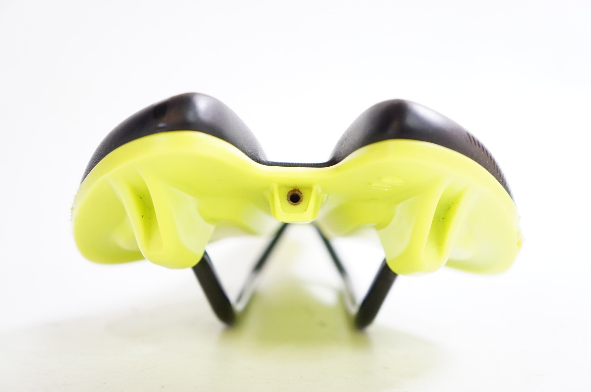 GIANT 「ジャイアント」 CONTACT FORWARD サドル / 熊谷本店