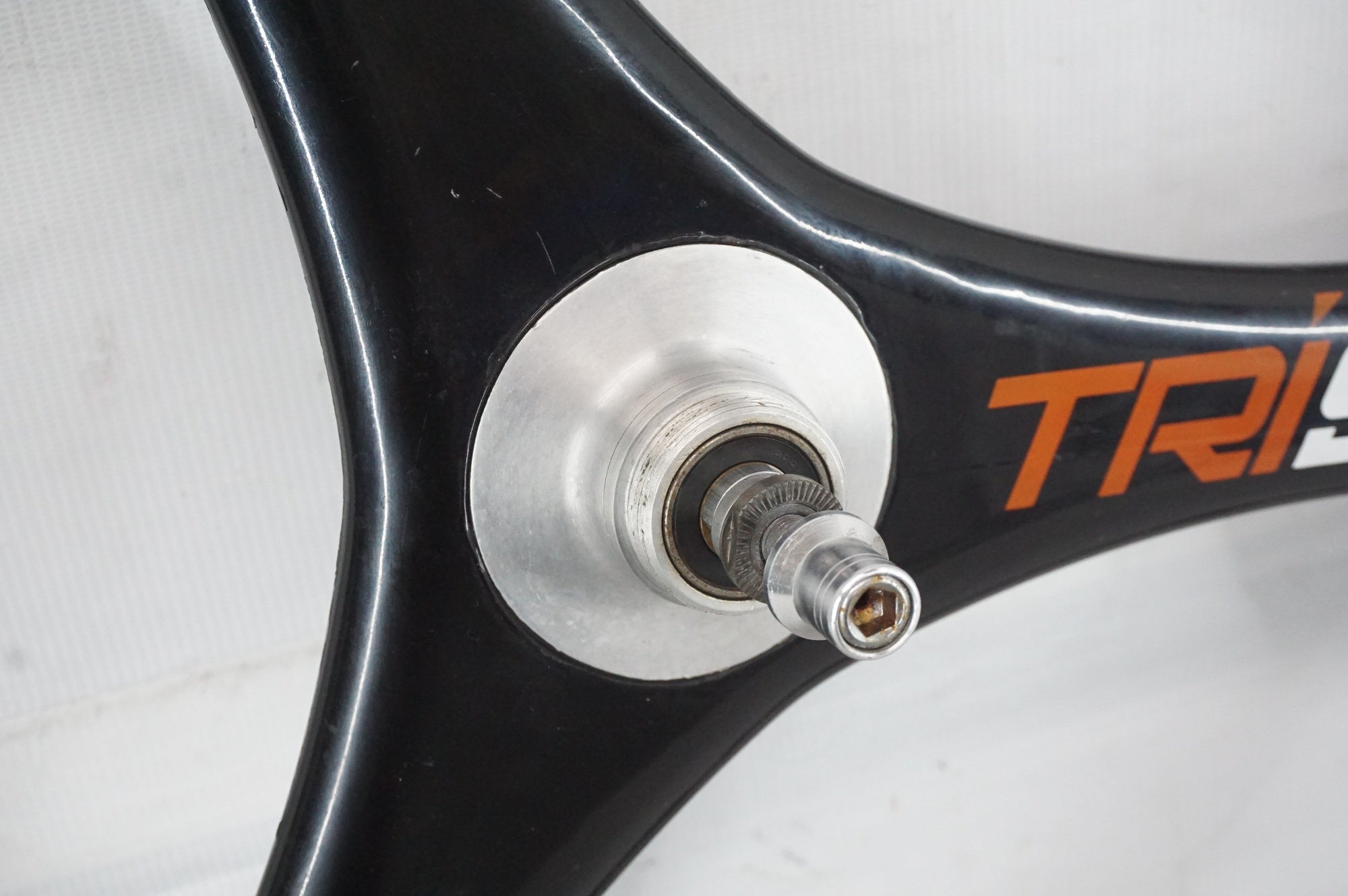 TRI SPOKE 「トライスポーク」 バトン 650C シングル カーボンフロントホイール / 阪急塚口店