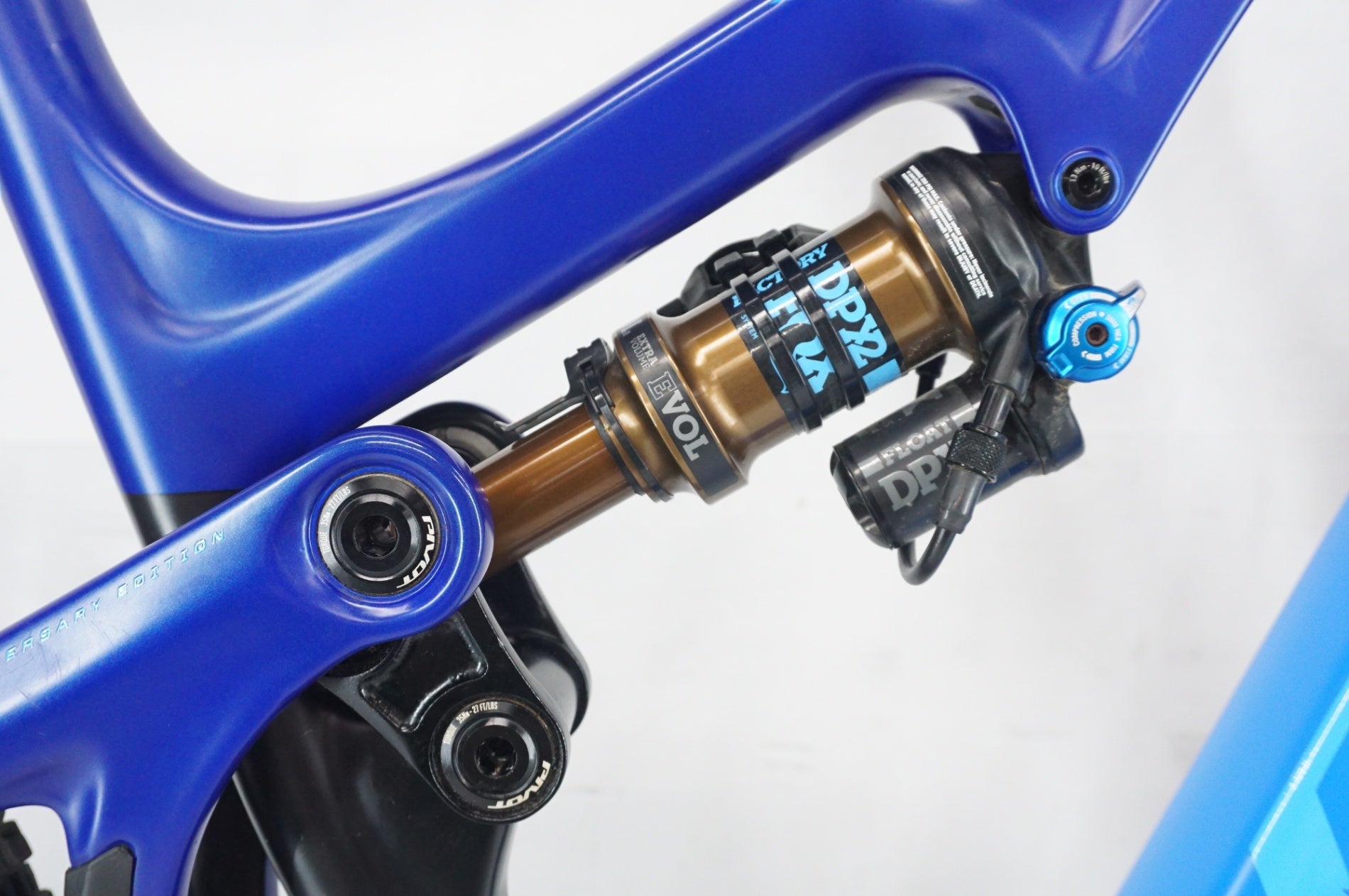 ジャンク PIVOT 「ピボット」 MACH 5.5 CARBON 2018年モデル マウンテンバイク / 阪急塚口店