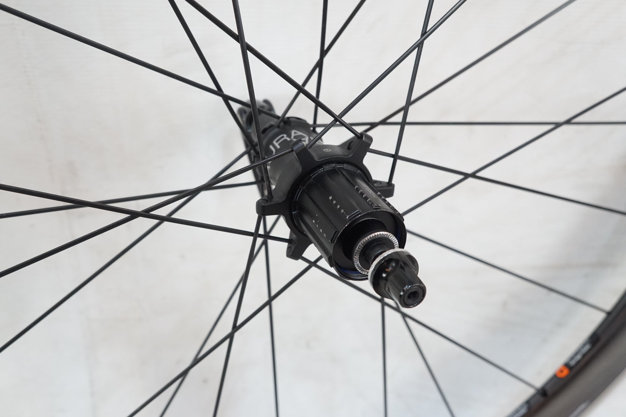 BONTRAGER 「ボントレガー」 AURA5 シマノ11速 ホイールセット / バイチャリ浦和ベース