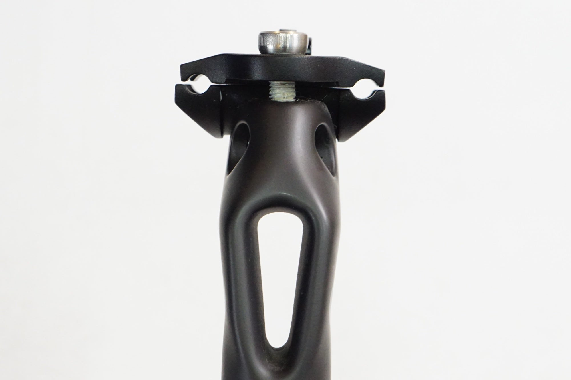 ONEBYESU 「ワンバイエス」 カーボン ムンク VDS φ27.2 330mm シート