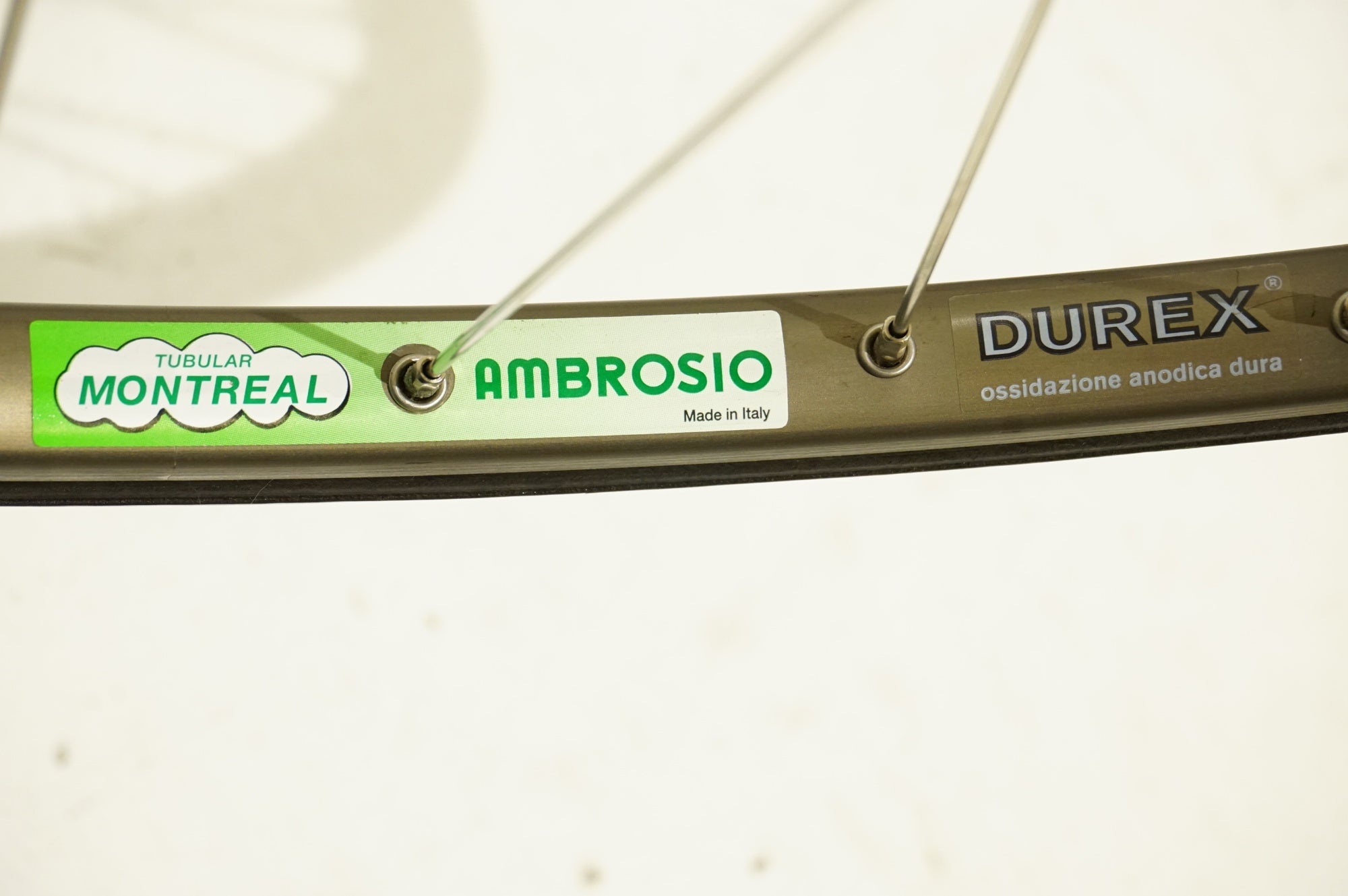ヨ*コ様 AMBROSIO アンブロッシオ ホイール アルミ クリンチャー カン AMBROSIO 「アンブロッシオ」 MONTREAL リム CAMPAGNOLO ハブ カンパ11