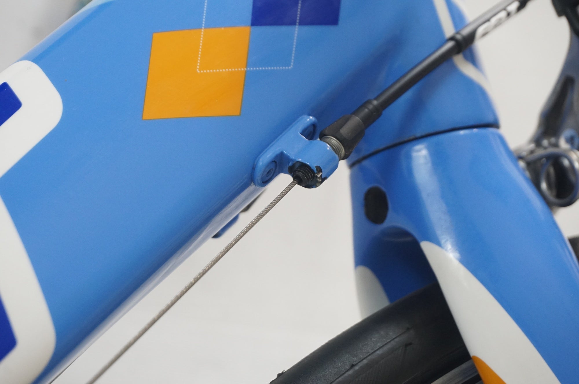 FELT ロードバイク 水色 ディスクブレーキ FELT ロードバイク 水色 ディスクブレーキ