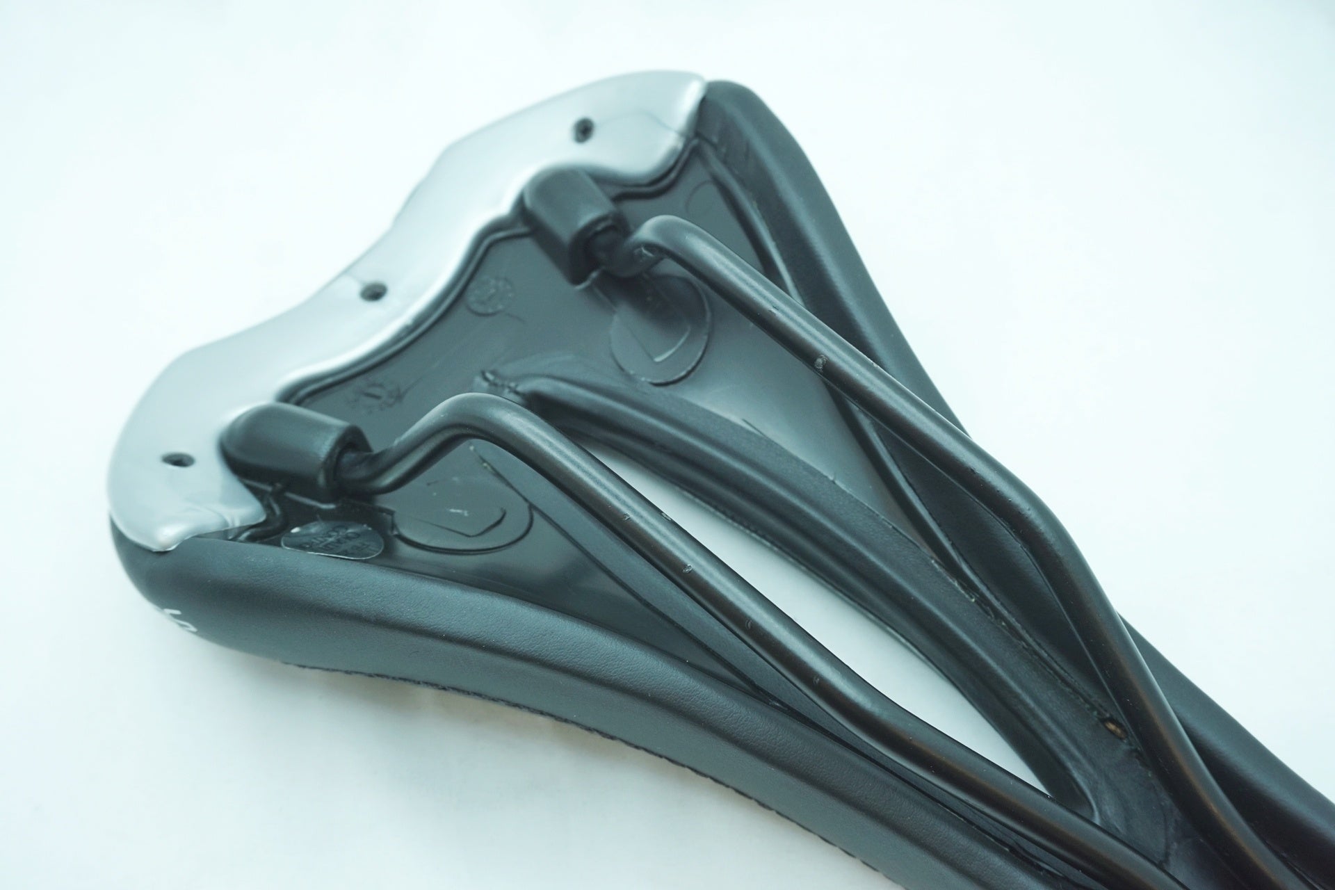 SELLE ITALIA 「セライタリア」 SPORT GEL FLOW サドル / 有明ガーデン店