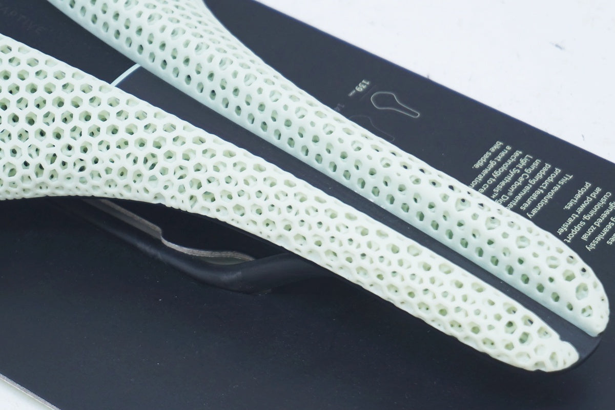 FIZIK 「フィジーク」 VERSUS EVO ADAPTIVE サドル / 大阪美原北インター店