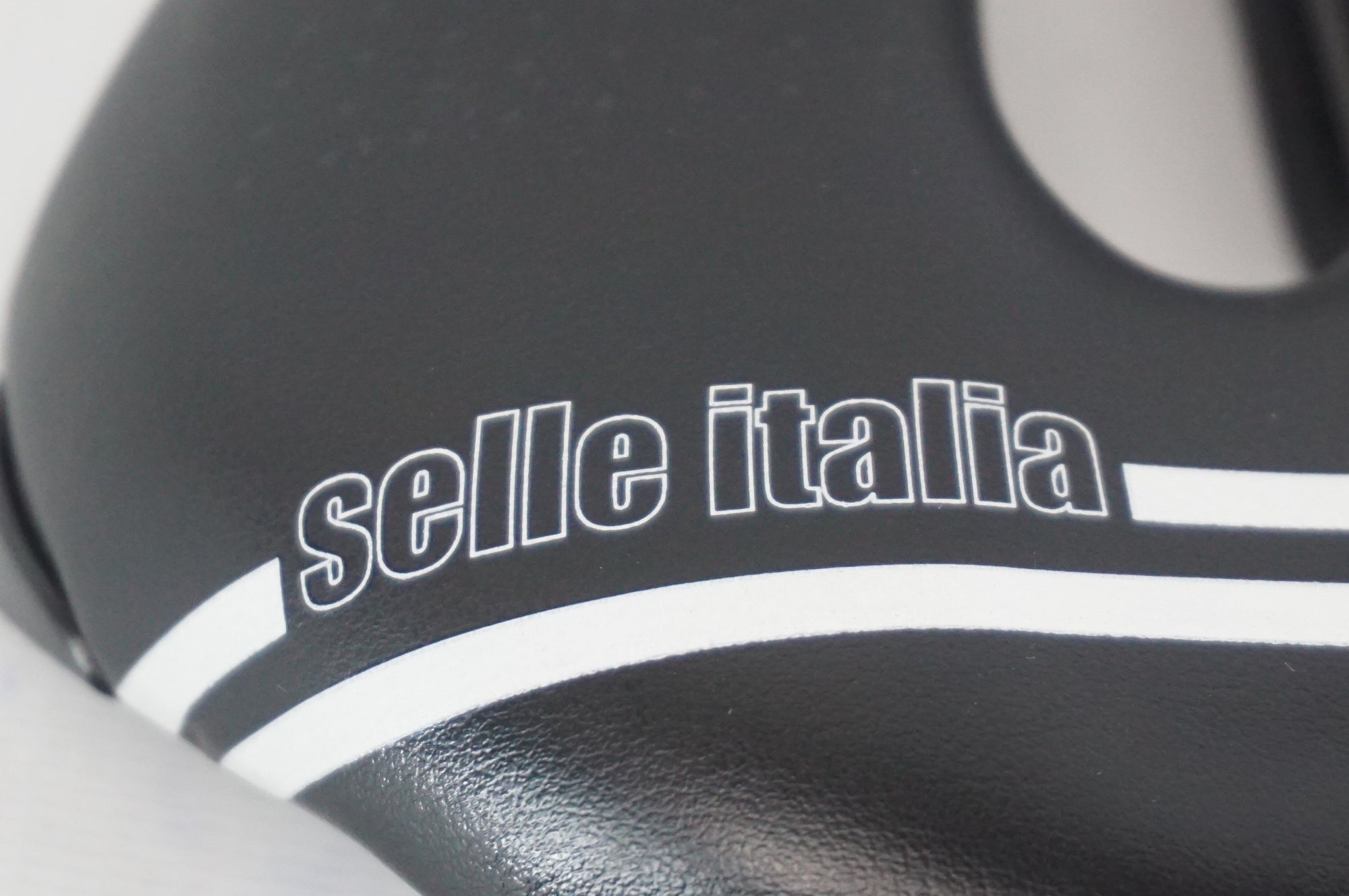 SELLE ITALIA 「セライタリア」 NOVUS BOOST SUPER FLOW サドル / 阪急塚口店