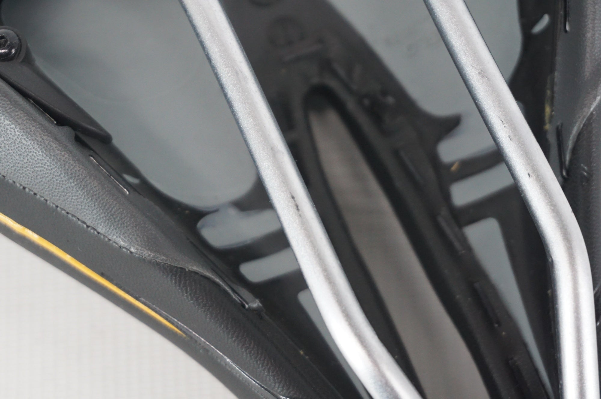 VELO 「ベロ」 サドル / 阪急塚口店