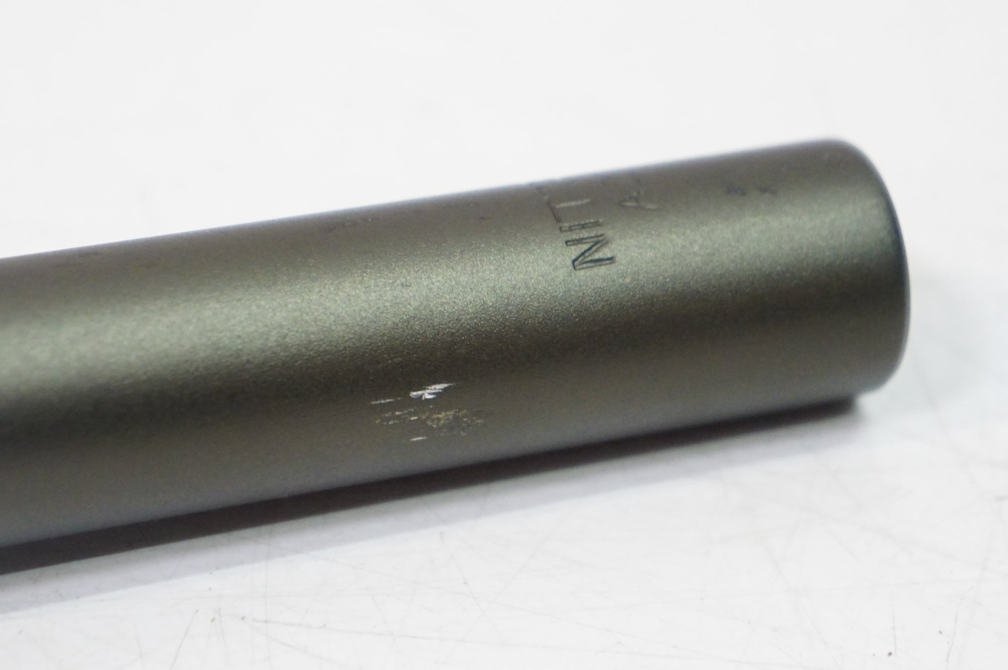 SIMWORKS BY NITTO 「シムワークス バイ ニットー」 LITTLE NICK STEALTH BAR SW02 SSB 750mm φ31.8 ハンドル / 熊谷本店