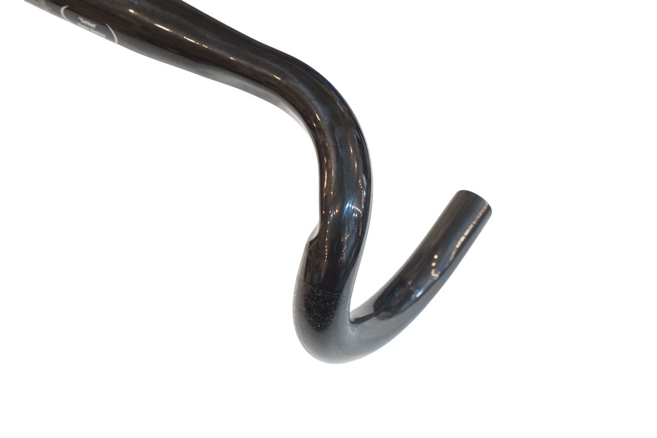 TNI 「ティーエヌアイ」 CARBON SUPER SHALLOW 400mm φ31.8 ハンドル / バイチャリ浦和ベース