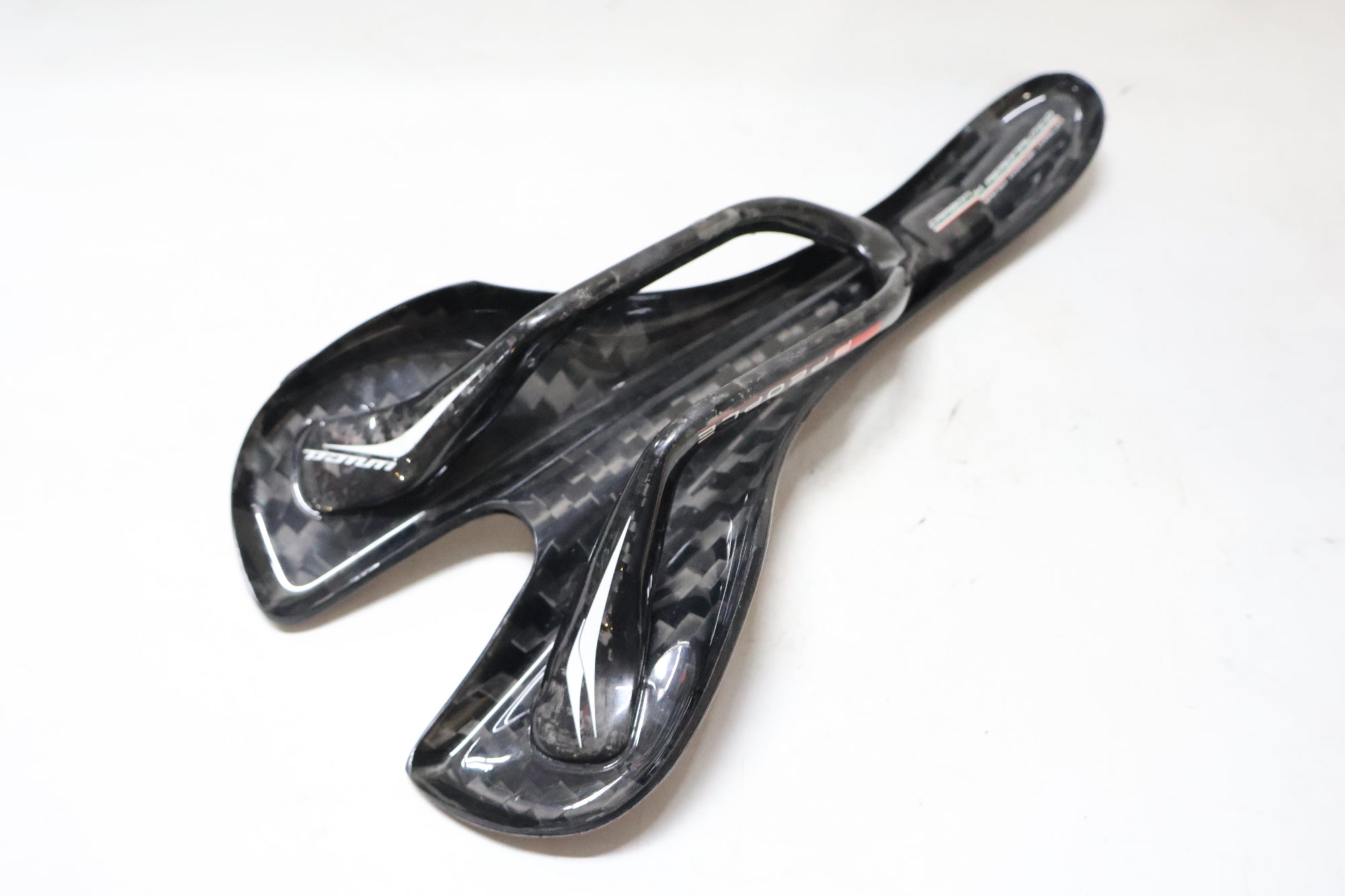 B-PEOPLE 「ビーピーポー」 UNICA カーボンサドル / 高知店