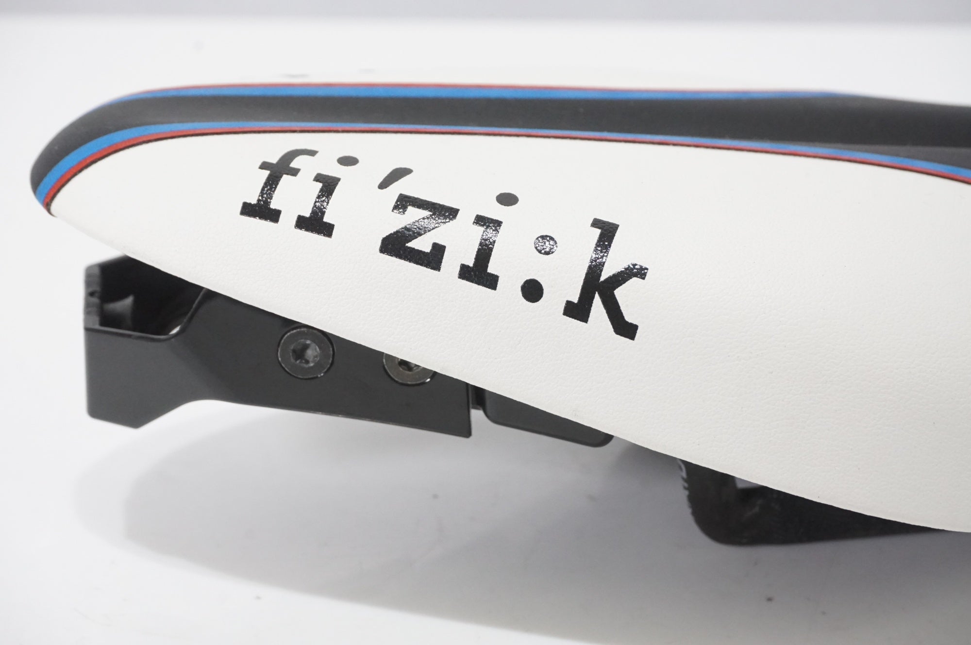 FIZIK 「フィジーク」 MISTICA CARBON サドル / AKIBA店