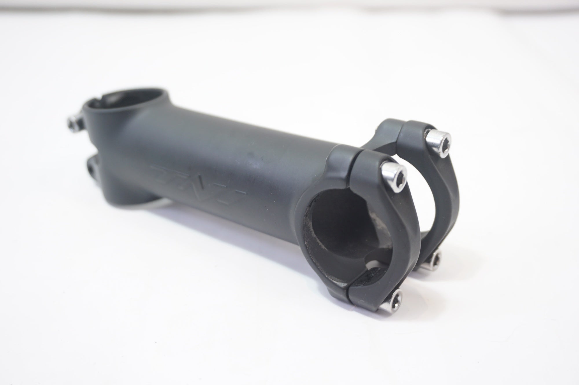 TNI 「ティーエヌアイ」 EMBOSS φ31.8 110mm ステム / バイチャリ世田谷店