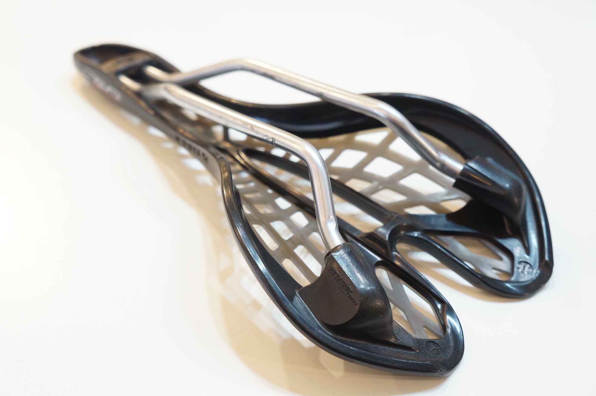 TIOGA 「タイオガ」 SPYDER TWTAL2 サドル / バイチャリ浦和ベース