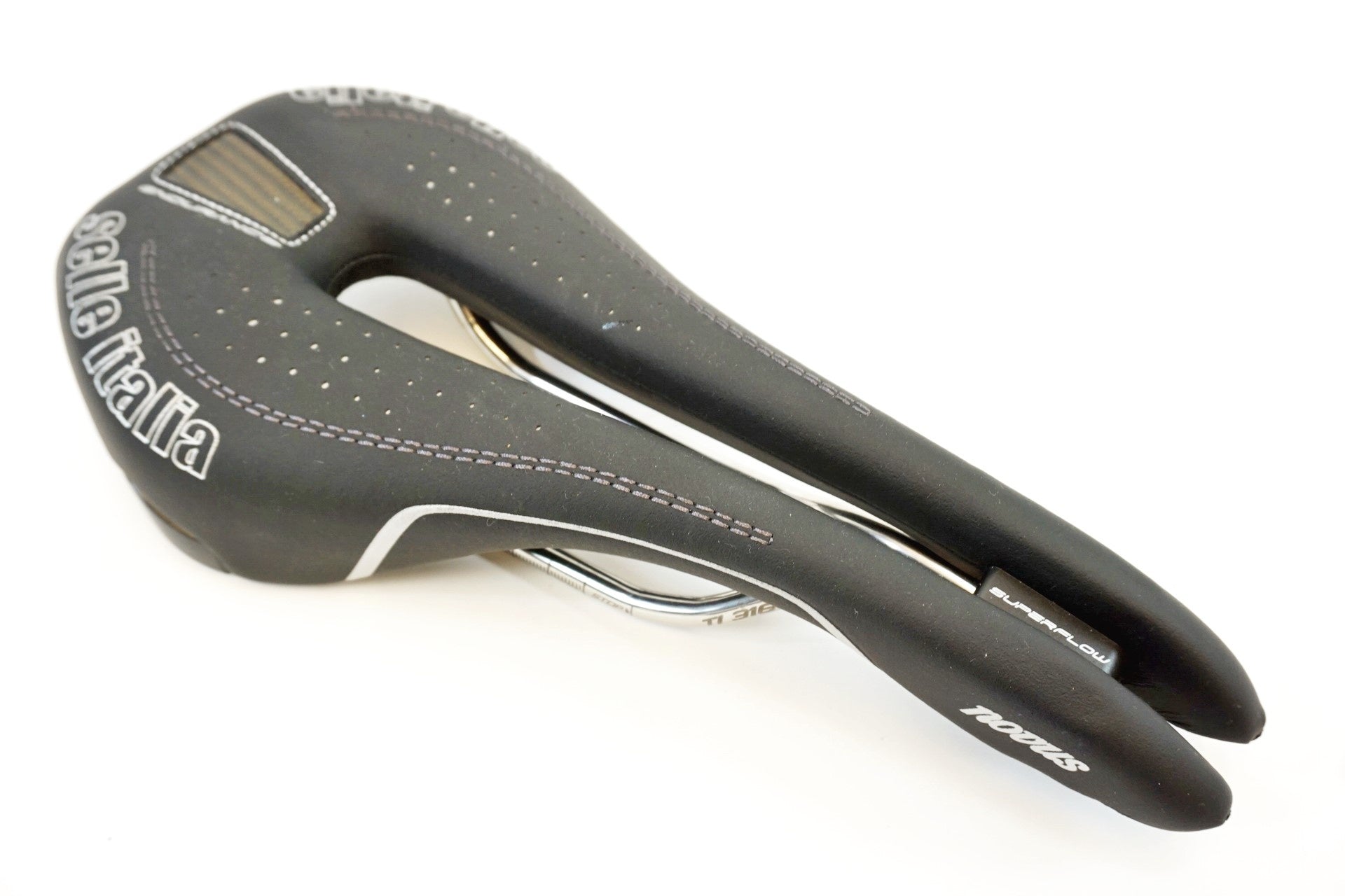 SELLE ITALIA 「セライタリア」 NOVUS SUPERFLOW ENDURANCE S サドル / 有明ガーデン店