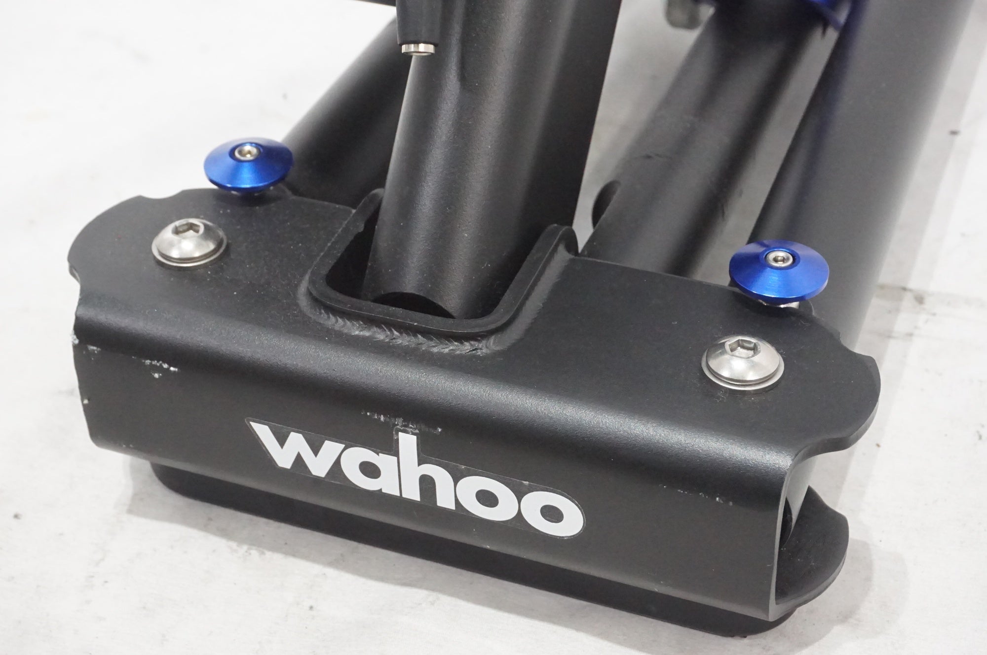 WAHOO 「ワフー」 KICKR V4 WF113 スマートトレーナー / AKIBA店