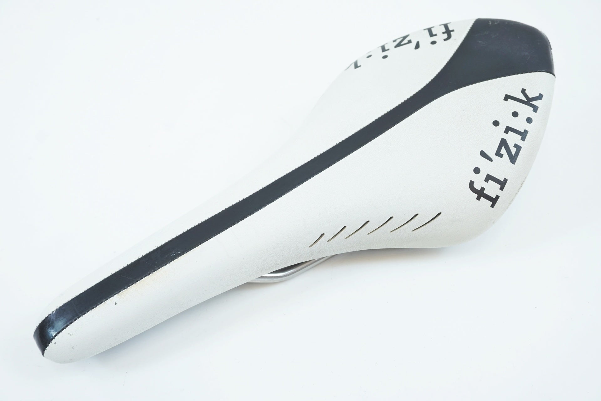 FIZIK 「フィジーク」 ARIONE CX KIUM サドル / 有明ガーデン店