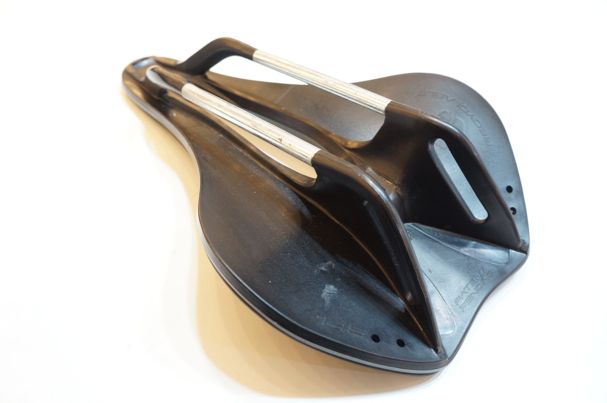 SELLE ITALIA 「セラ イタリア」 BOOST 145mm サドル / バイチャリ浦和ベース