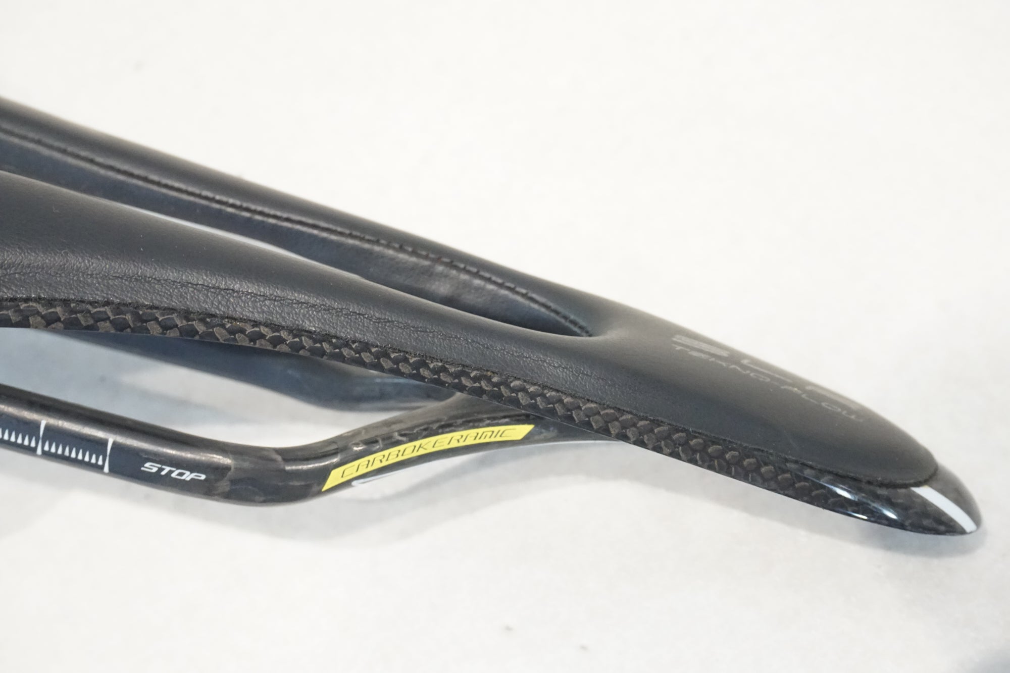 SELLE ITALIA 「セライタリア」 SLR TEKNO FLOW カーボンレール サドル / 横浜戸塚店