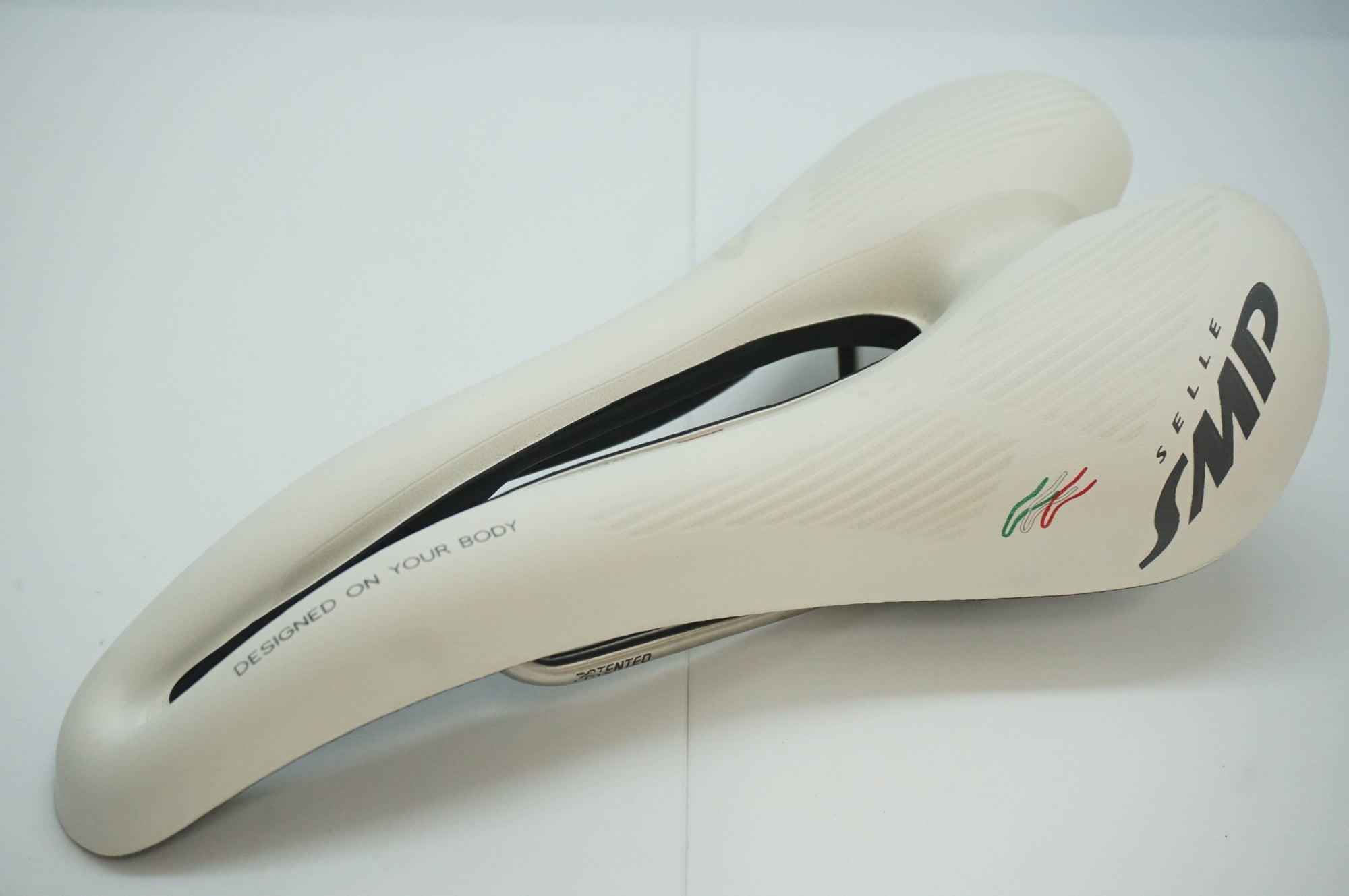 SELLE SMP 「セラエスエムピー」 HYBRID サドル / 福岡アイランドシティ店