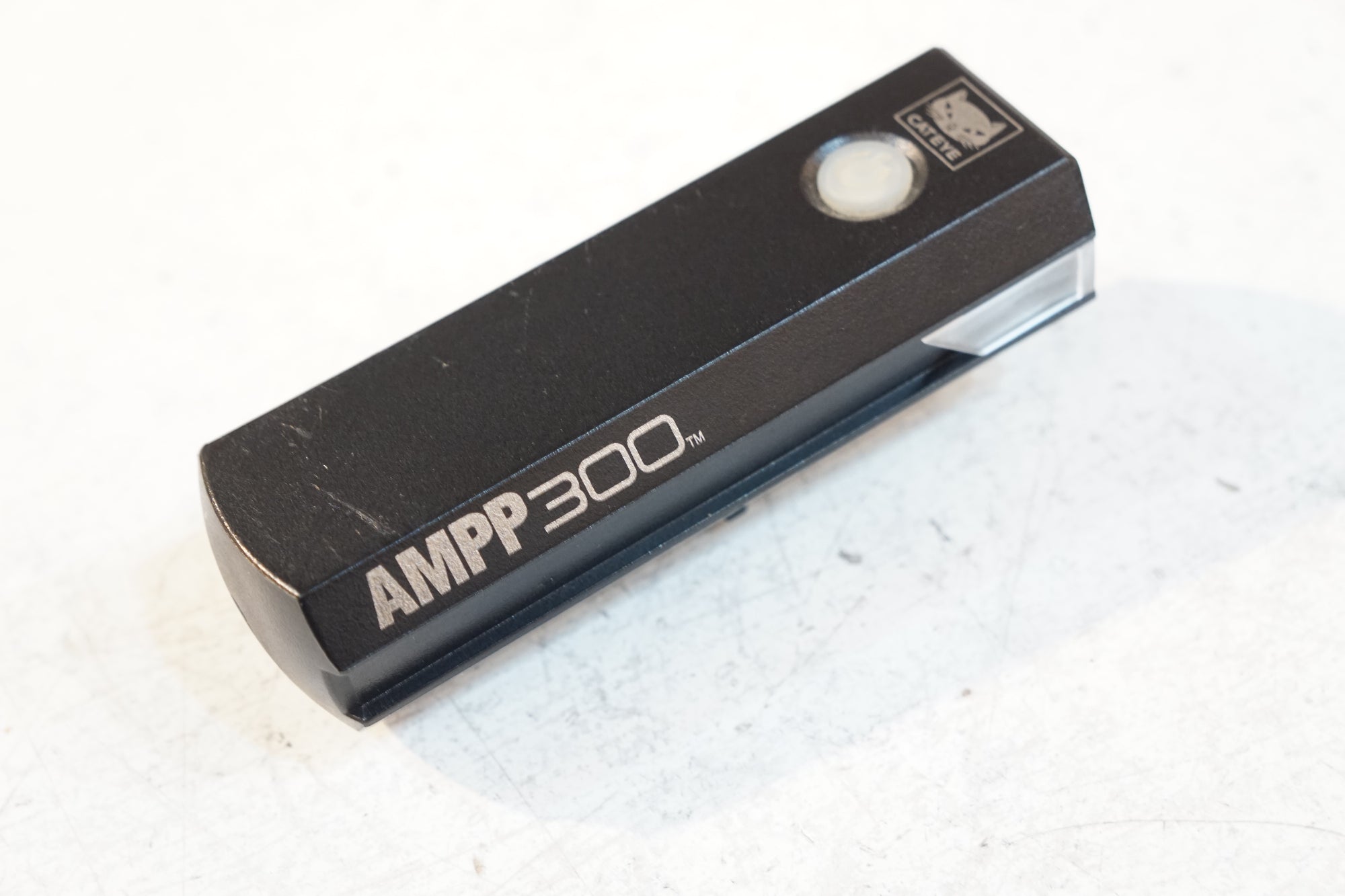 CATEYE 「キャットアイ」 AMPP 300 フロントライト / バイチャリ浦和ベース