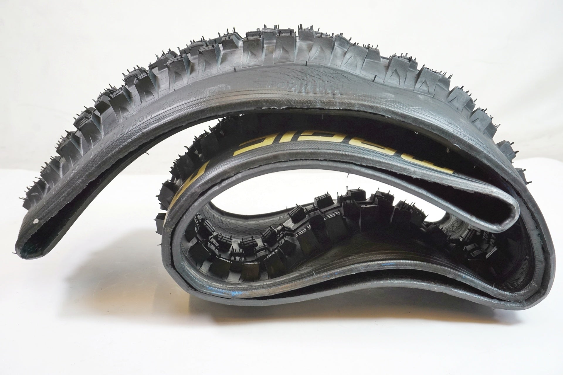 SCHWALBE 「シュワルベ」 MAGIC MARY ブロックタイヤ / 有明ガーデン店