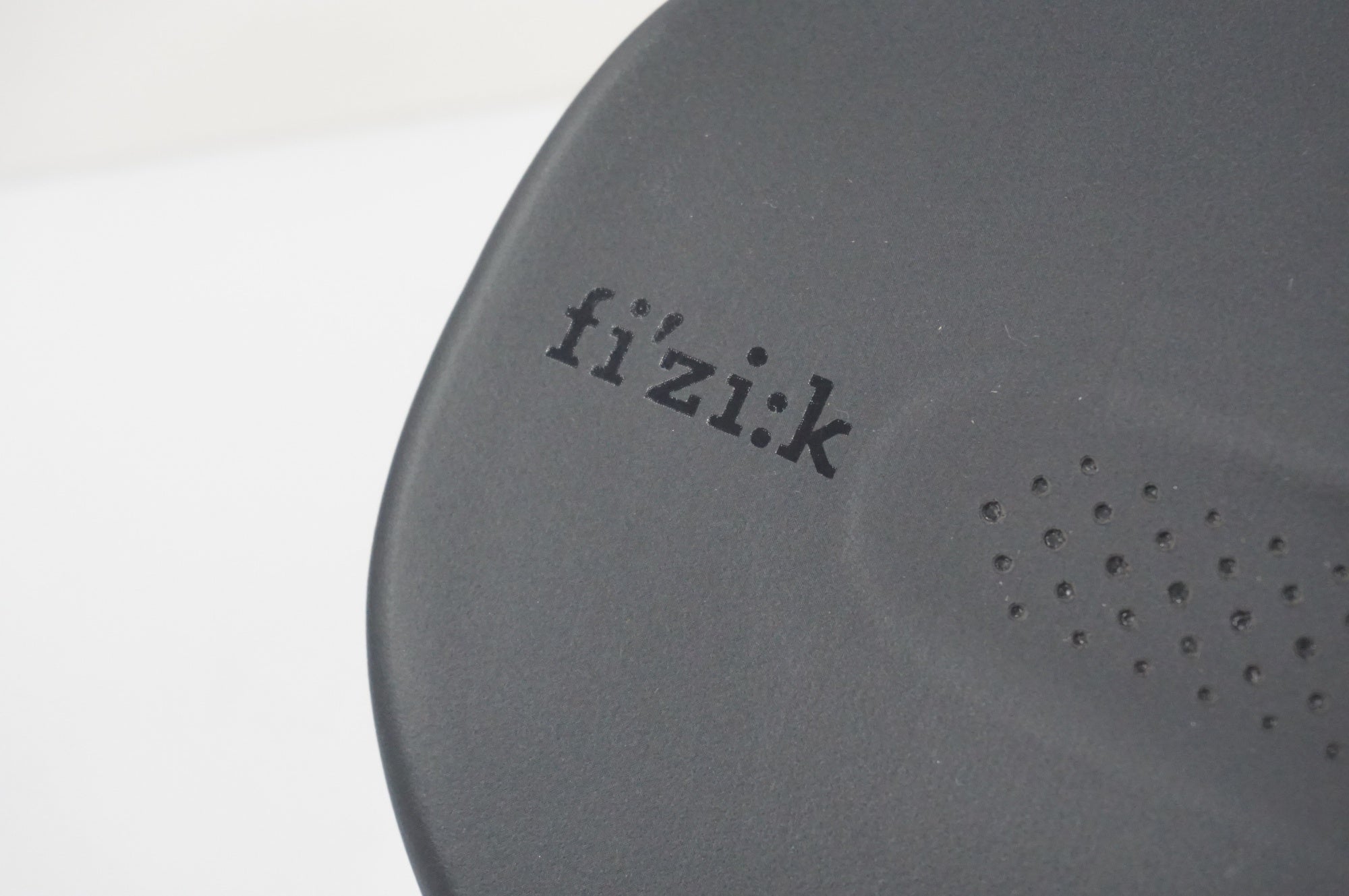 FIZIK 「フィジーク」 VENTO ANTARES R1 サドル / 福岡店