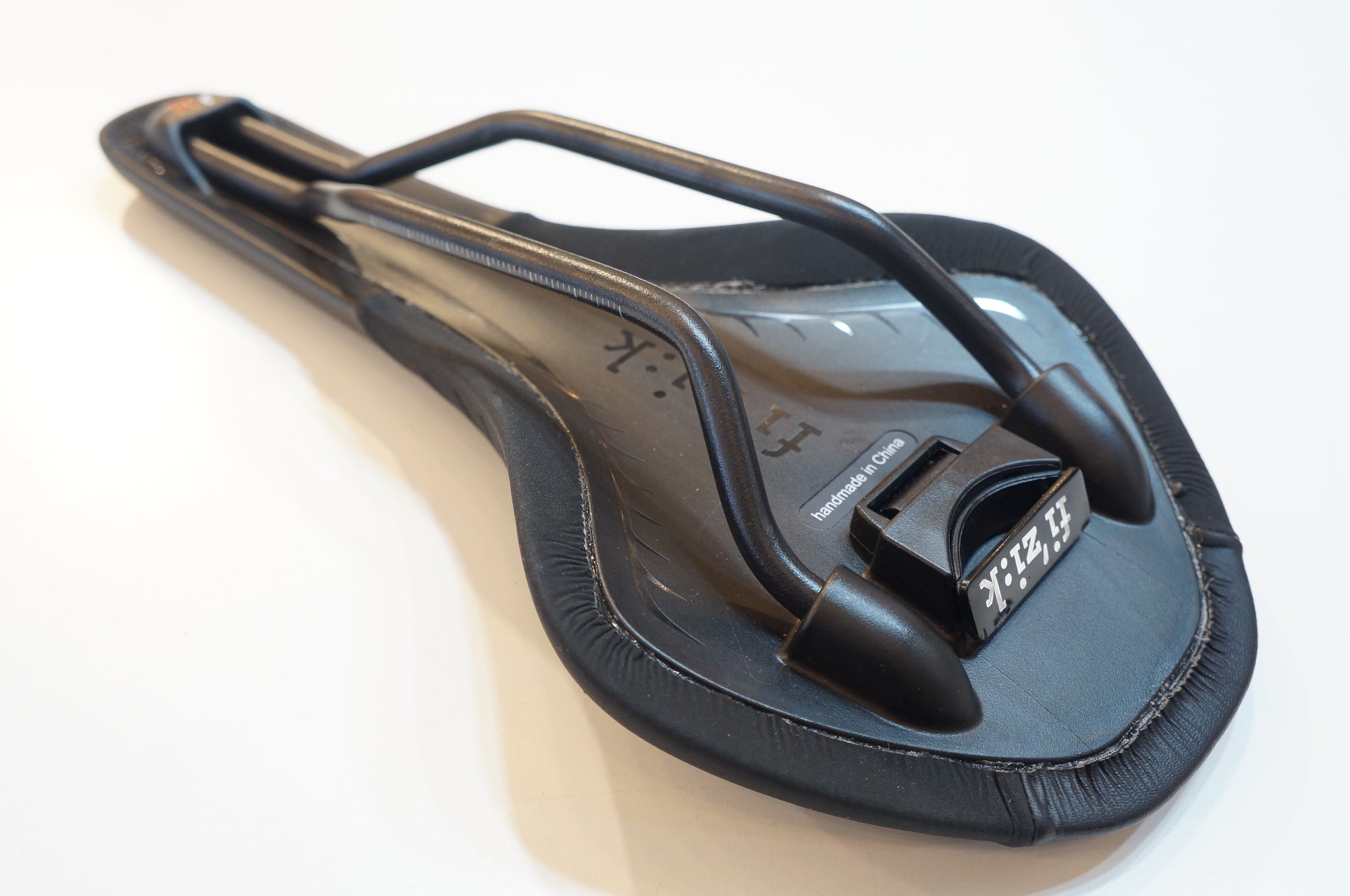 FIZIK 「フィジーク」 ANTARES R7 サドル / バイチャリ浦和ベース