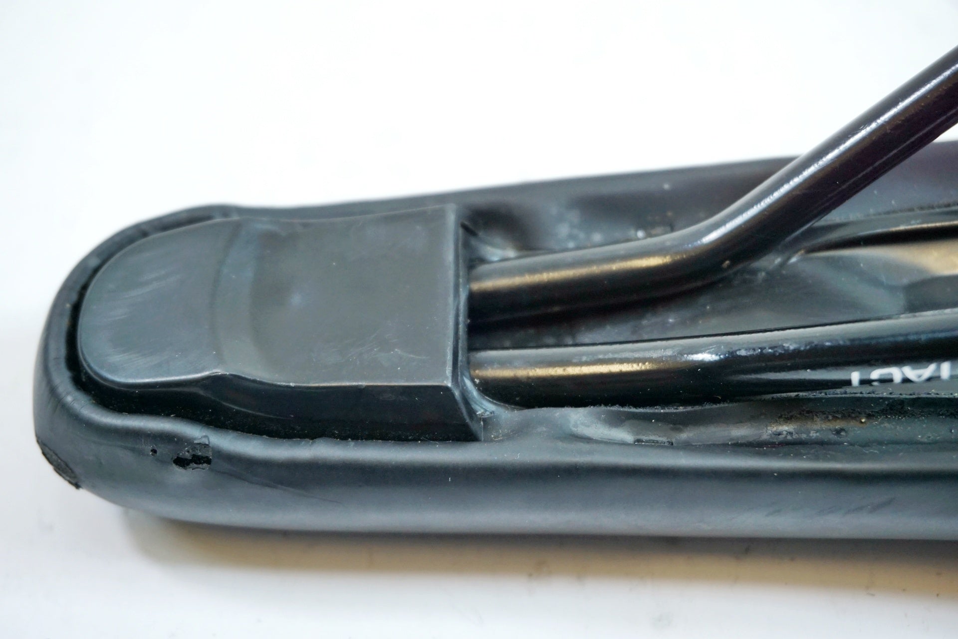 GIANT 「ジャイアント」 CONTACT サドル / 有明ガーデン店