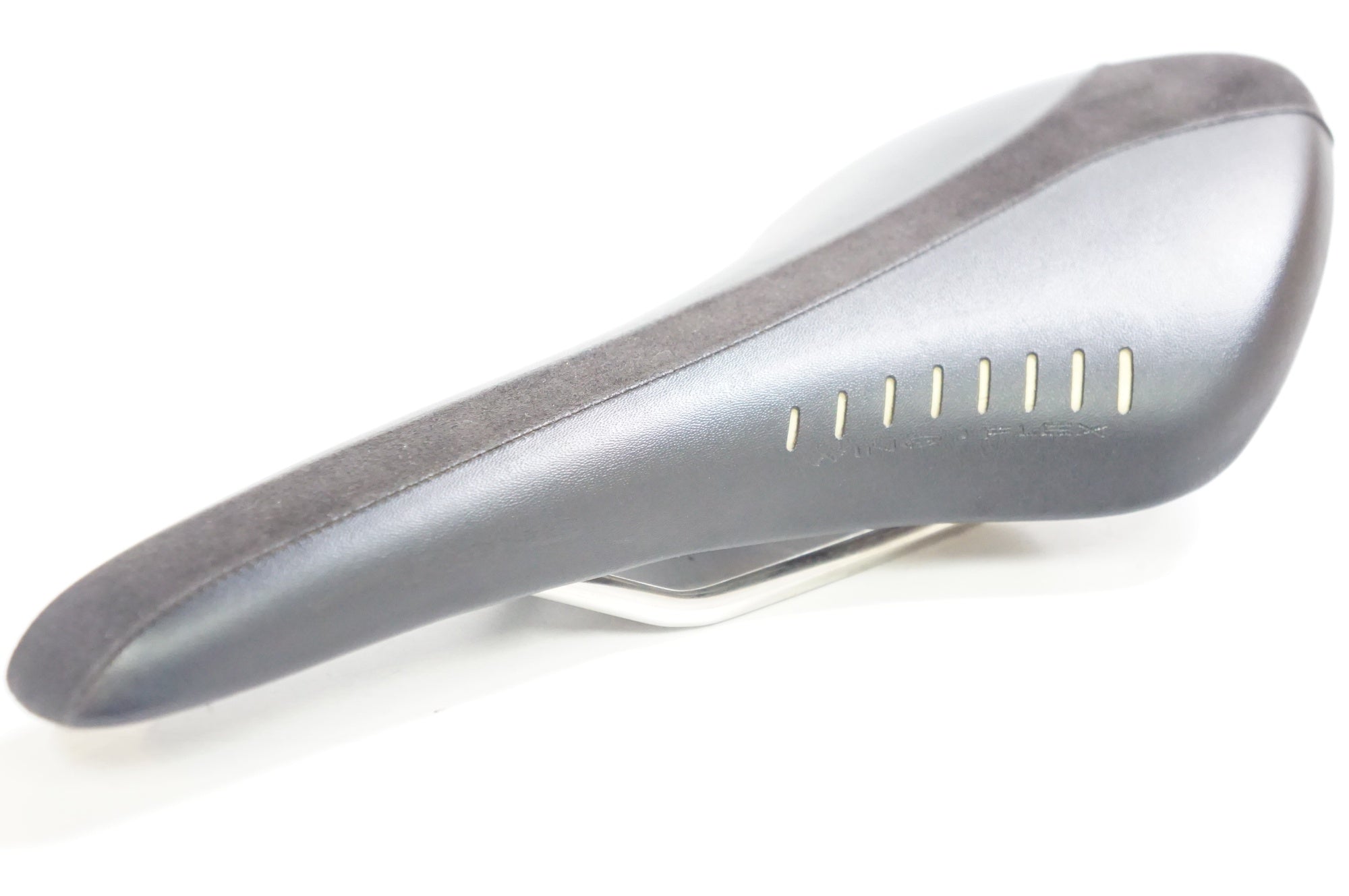 FIZIK 「フィジーク」 ARIONE KIUM サドル / 熊谷本店 ｜ バイチャリ