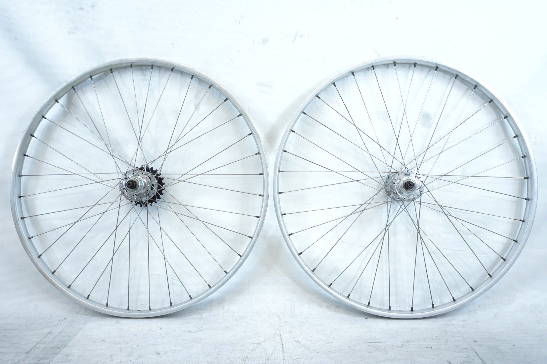 SHIMANO 「シマノ」 600 ハブ ARAYA リム ボスフリー 5S ホイール