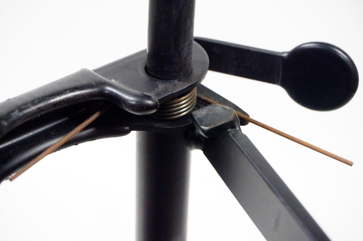 IWA 「イワ」 A01V ディスプレイスタンド / 名古屋大須店