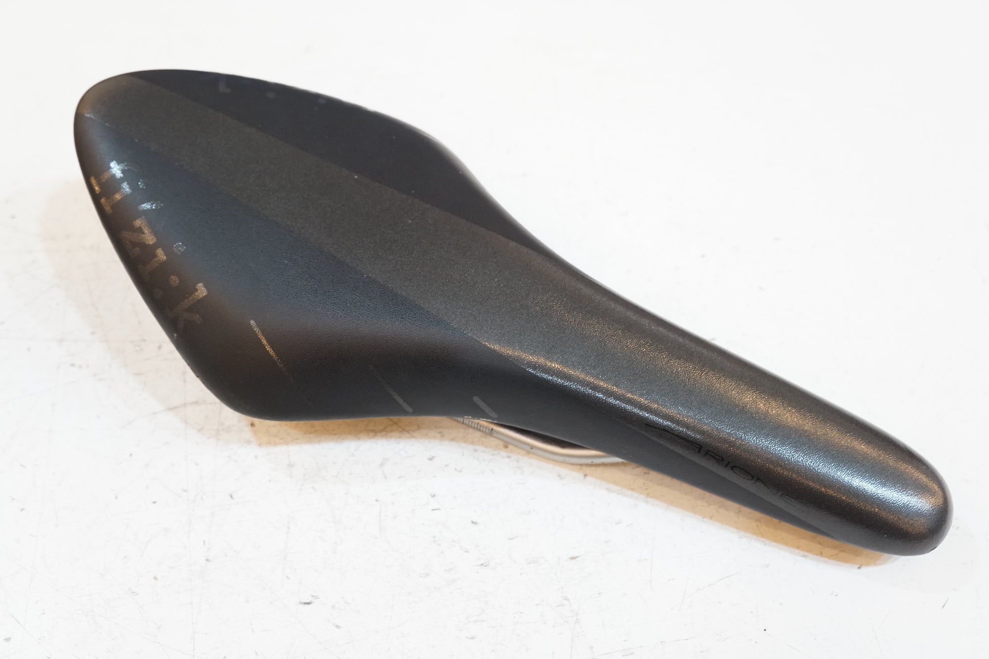 FIZIK 「フィジーク」 ARIONE R7 サドル / バイチャリ浦和ベース