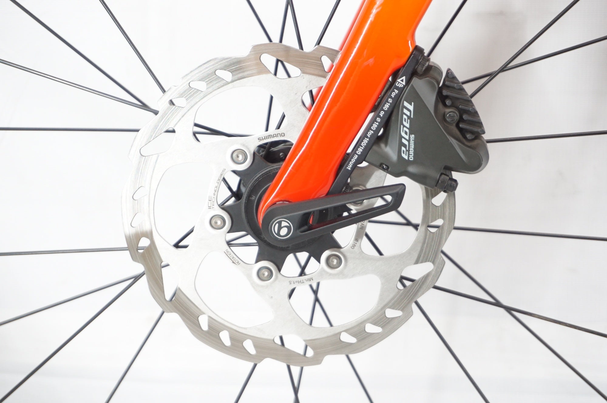 TREK 「トレック」 EMONDA ALR 4 DISC 2022年モデル ロードバイク / 阪急塚口店